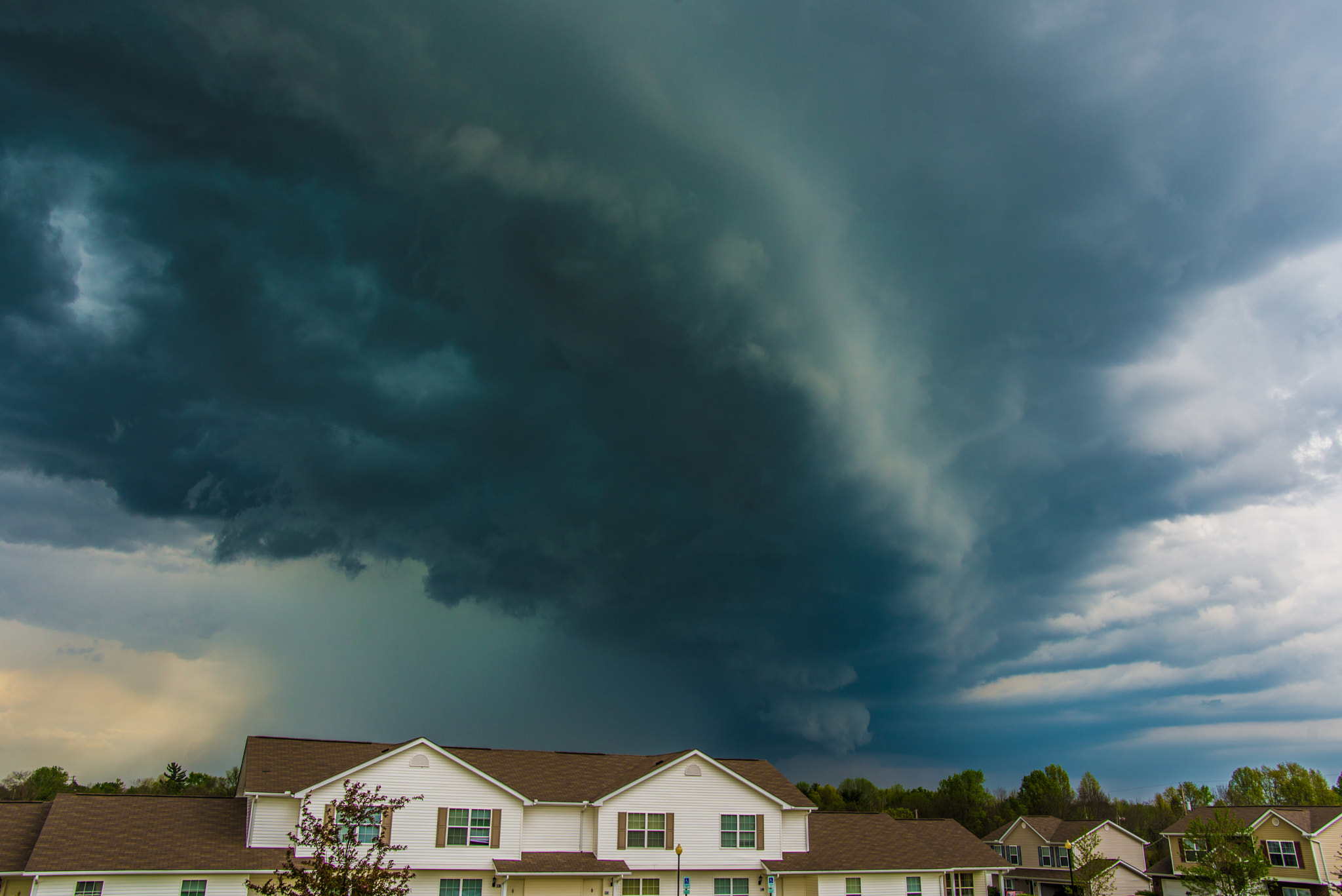 AF Zoom-Nikkor 28-80mm f/3.5-5.6D sample photo. Stormy skies photography