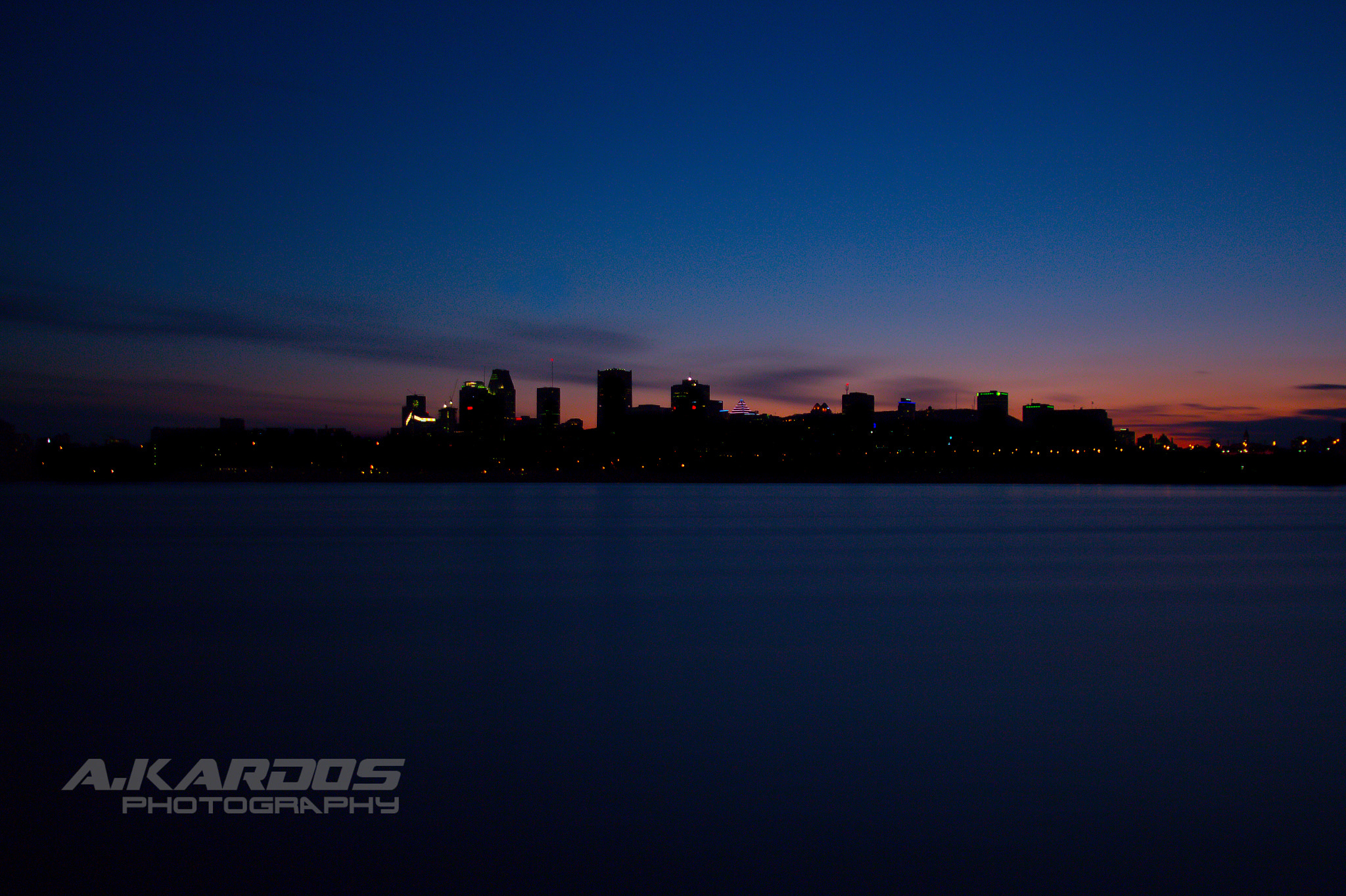 Canon EOS 700D (EOS Rebel T5i / EOS Kiss X7i) + Sigma 10-20mm F3.5 EX DC HSM sample photo. Sunset over montreal photography