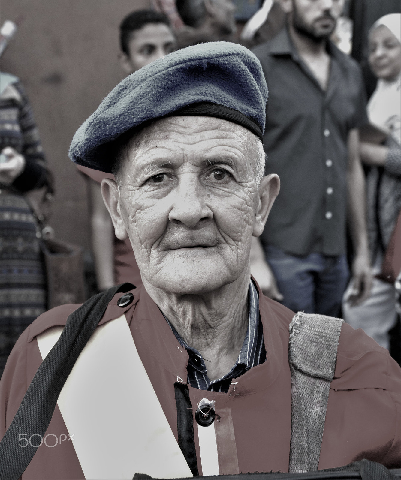 Sigma 18-200mm F3.5-6.3 II DC OS HSM sample photo. Old musical man photography