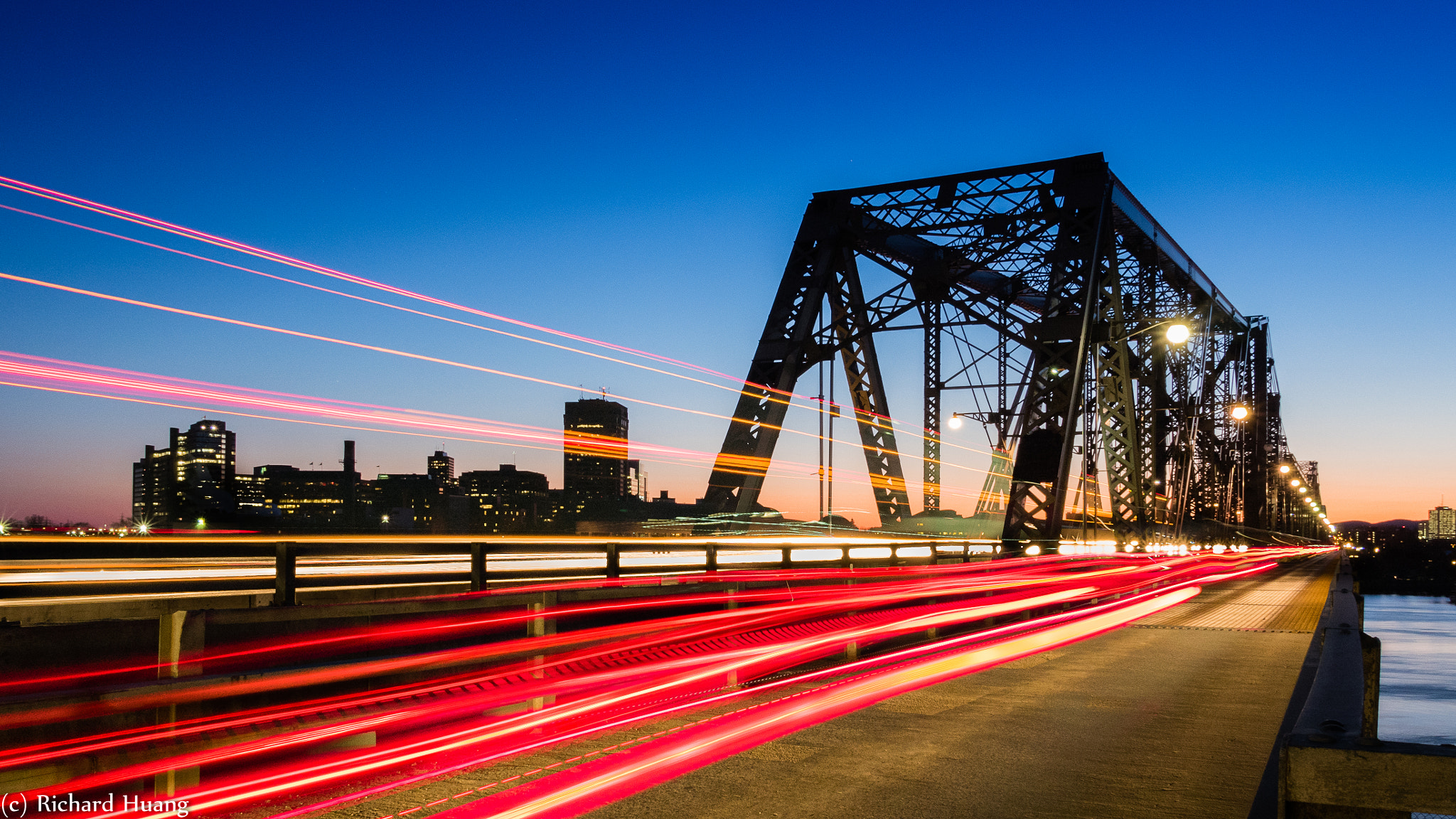 Panasonic Lumix G X Vario 12-35mm F2.8 ASPH Power OIS sample photo. Alexandra bridge photography