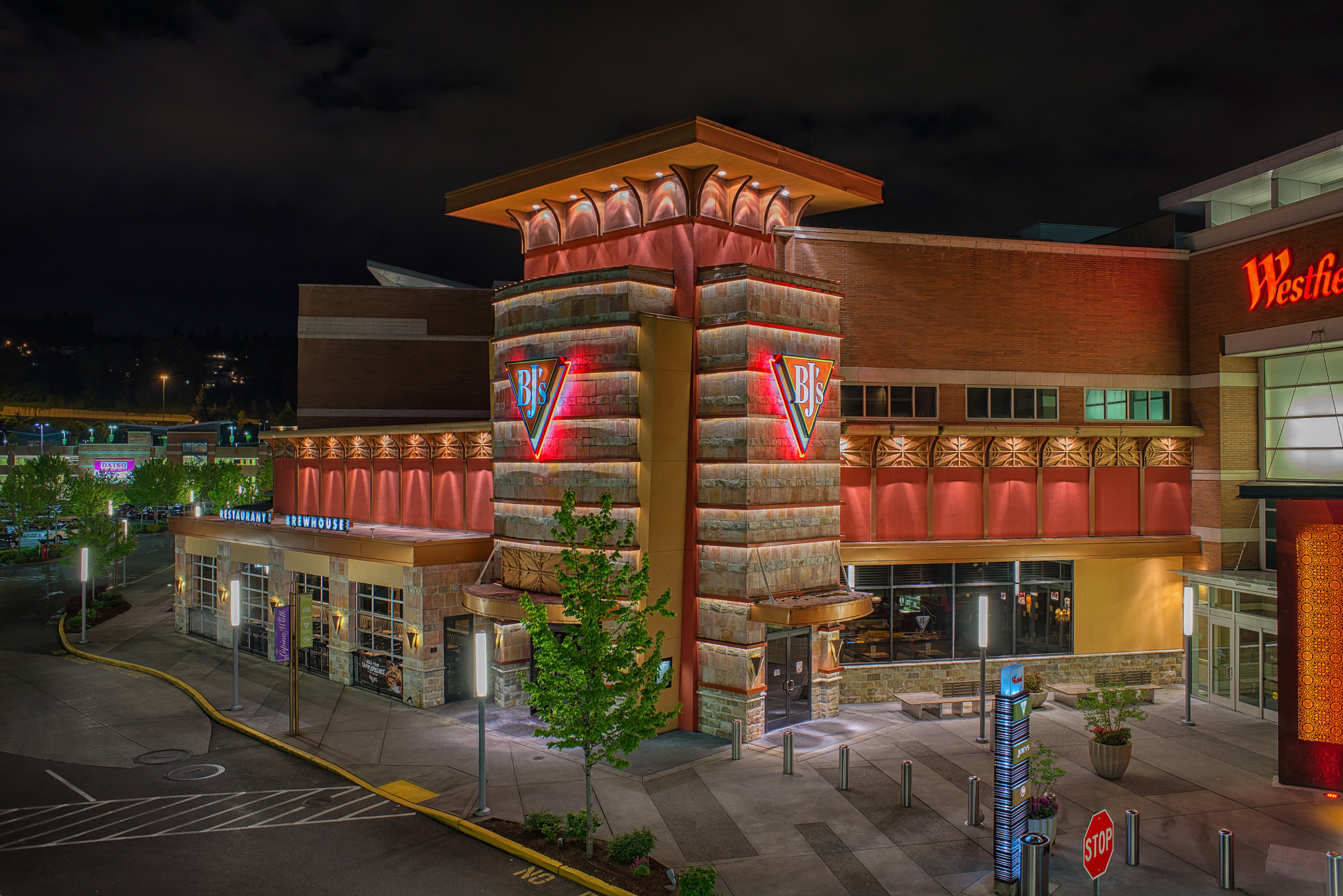 Nikon D610 + Nikon AF Nikkor 28mm F2.8D sample photo. Restaurant at the mall photography
