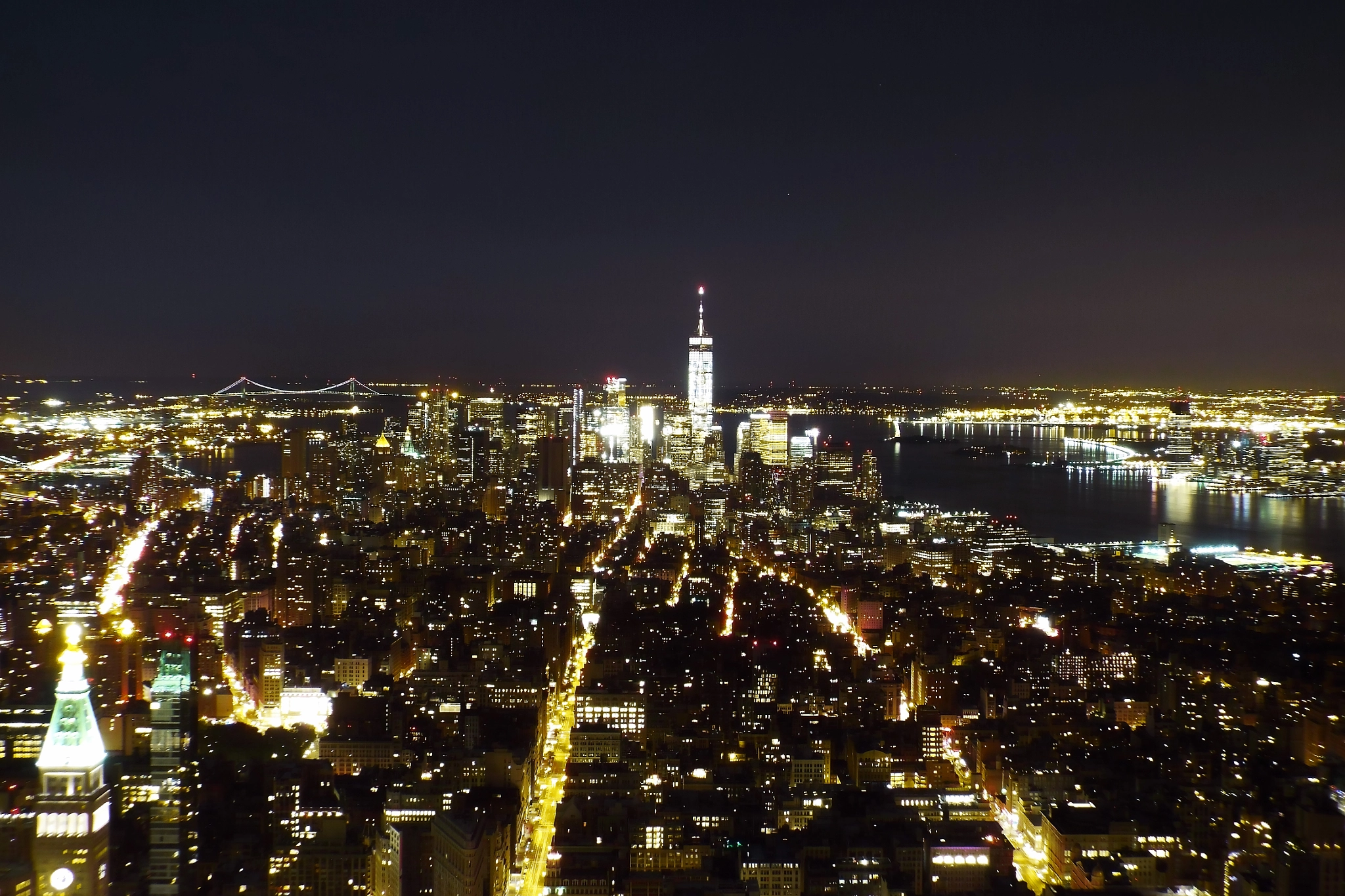 Fujifilm FinePix S9400W sample photo. Into manhattan photography
