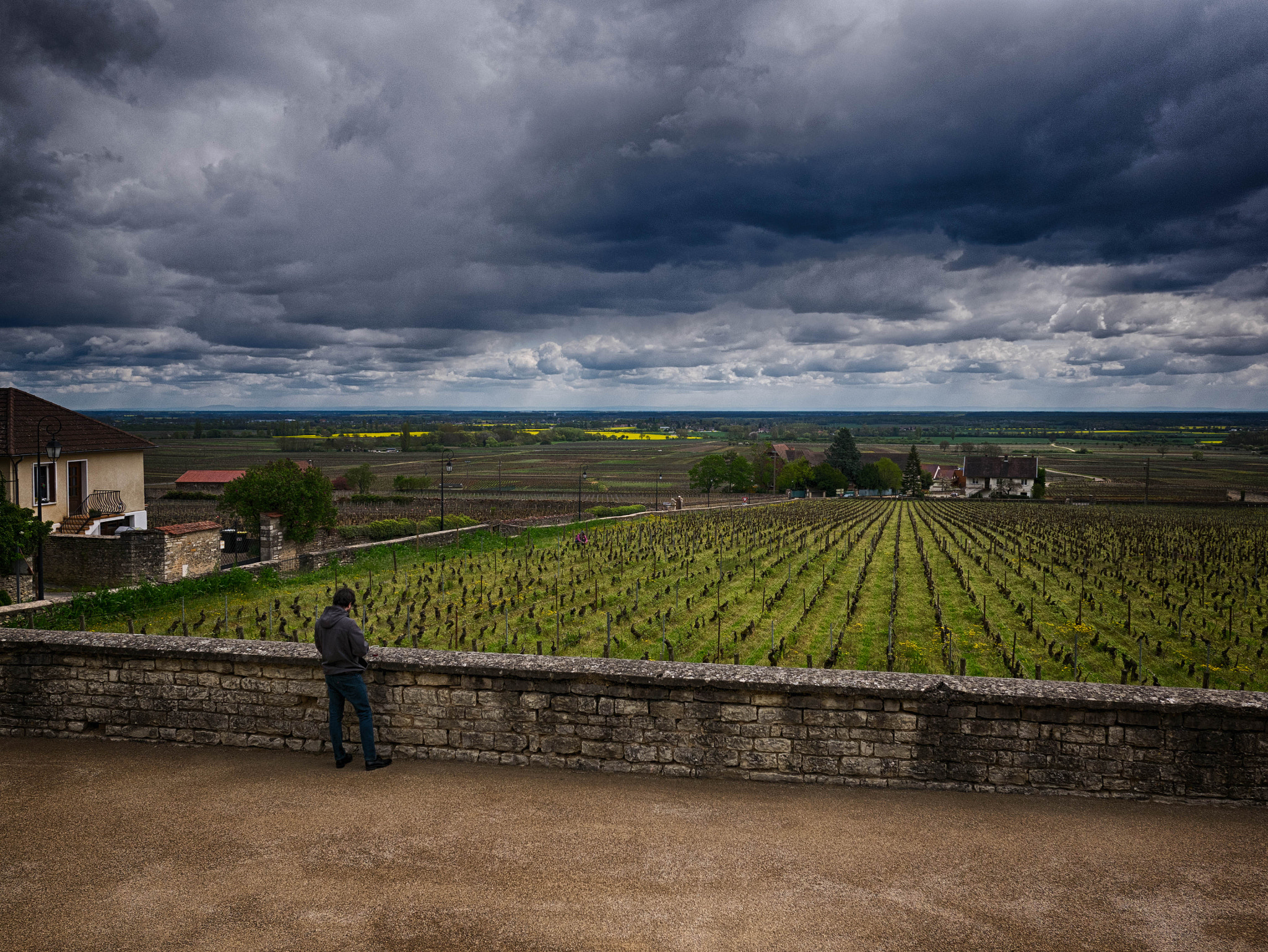 Panasonic Lumix DMC-GM1 + LEICA DG SUMMILUX 15/F1.7 sample photo. Volnay la vue de la place du village... photography