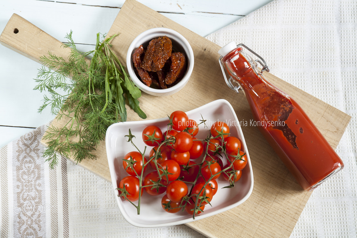 Canon EOS 1000D (EOS Digital Rebel XS / EOS Kiss F) sample photo. Sun-dried tomatoes, fresh tomatoes and tomato puree photography