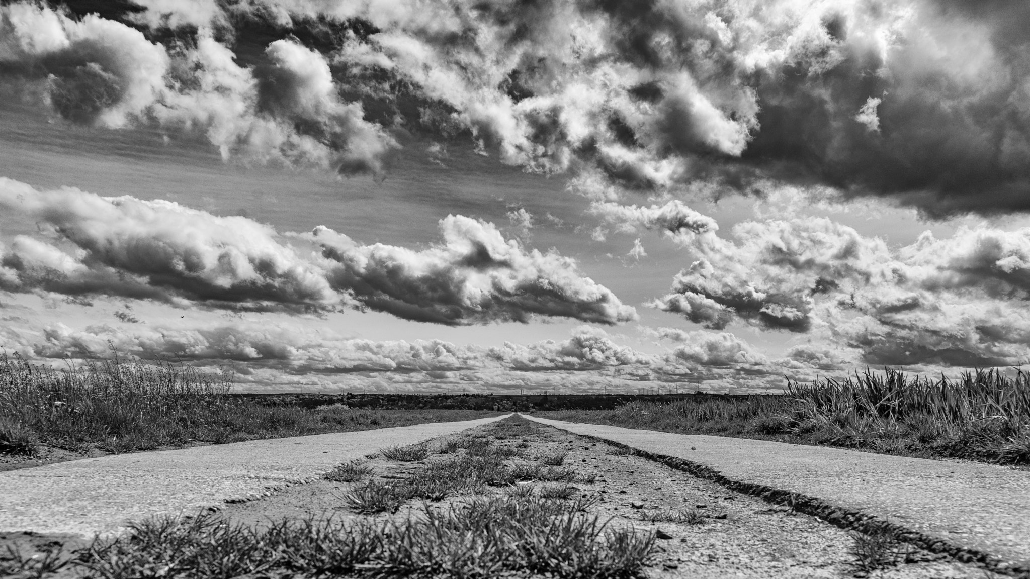 Sony a7R + Minolta AF 24mm F2.8 sample photo. Street to the clouds, b&w photography