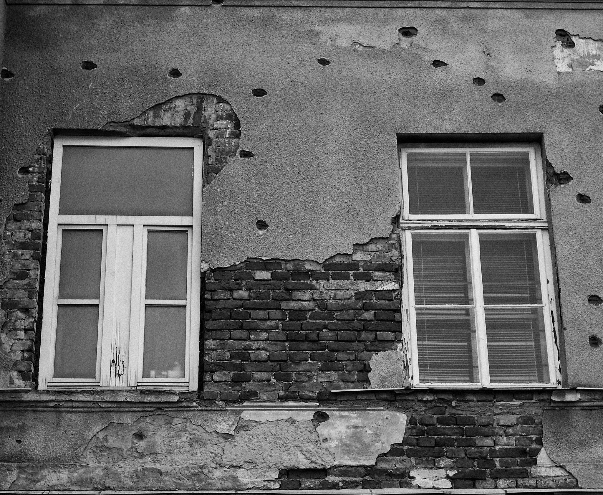 Benq DC C750 sample photo. Bullet holes photography
