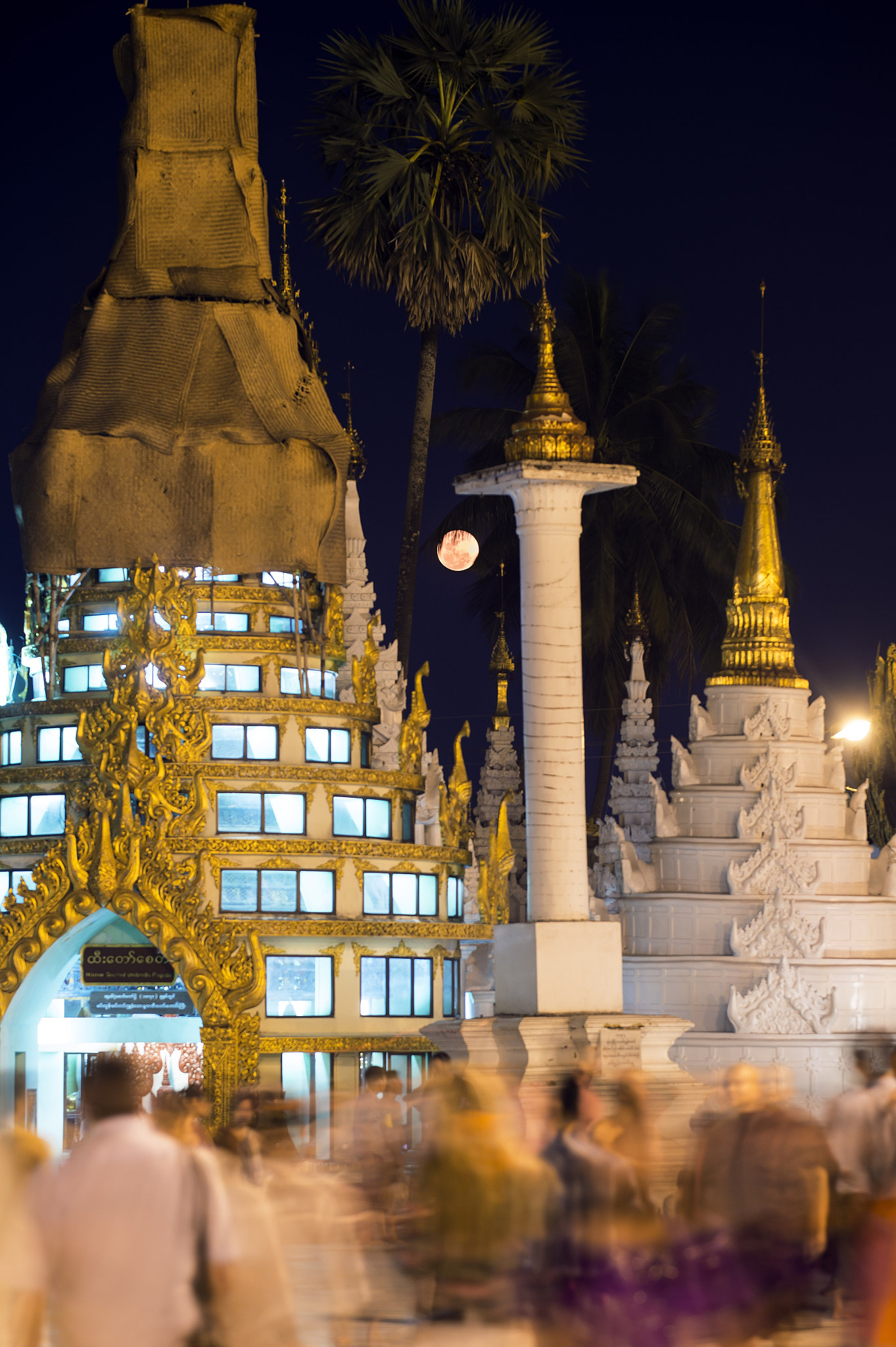 Nikon D4S sample photo. Moonrise @ shwe dagon pagoda photography