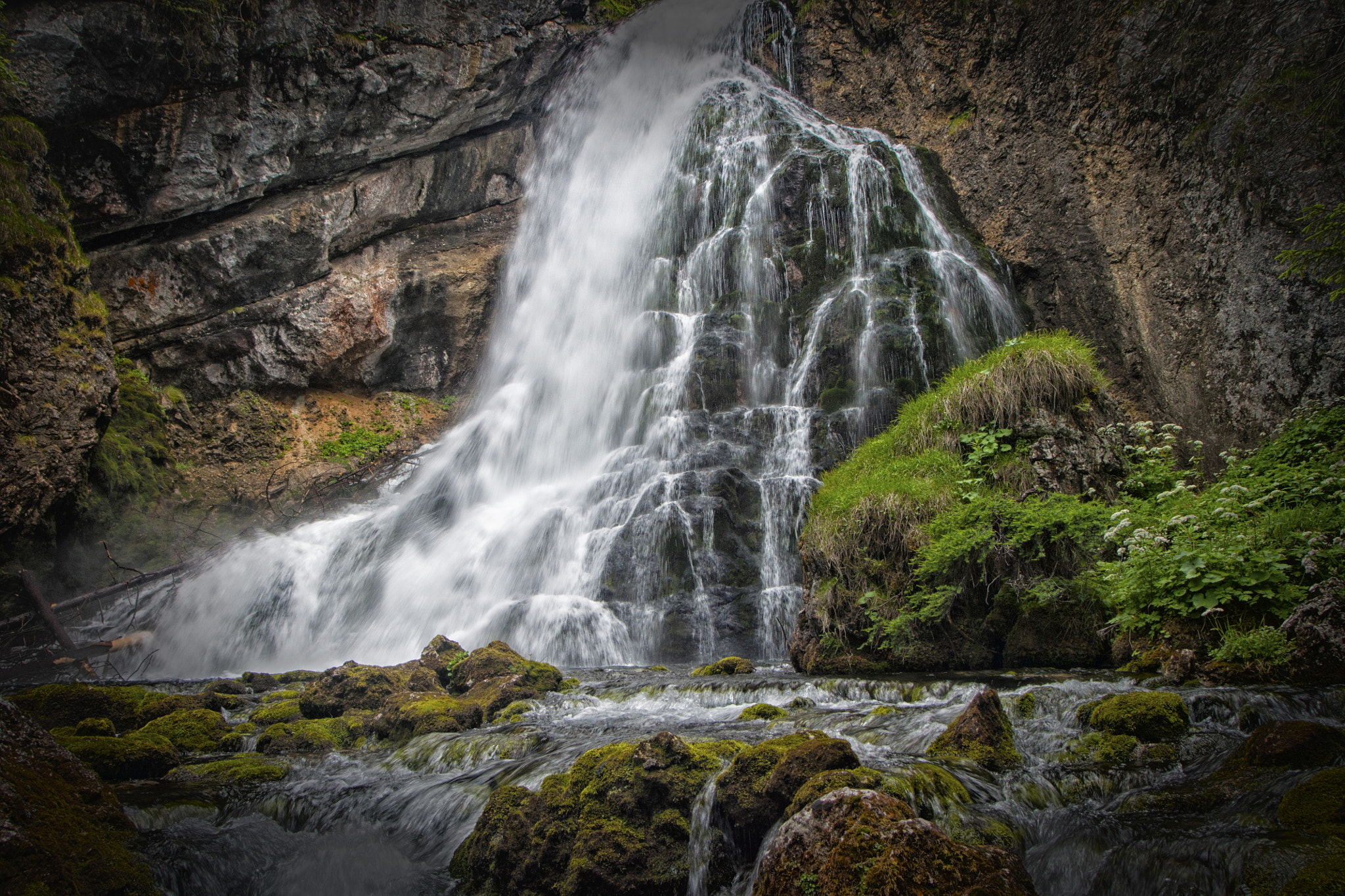 Sony Alpha DSLR-A700 + Sigma 17-35mm F2.8-4 EX Aspherical sample photo. Waterfall photography