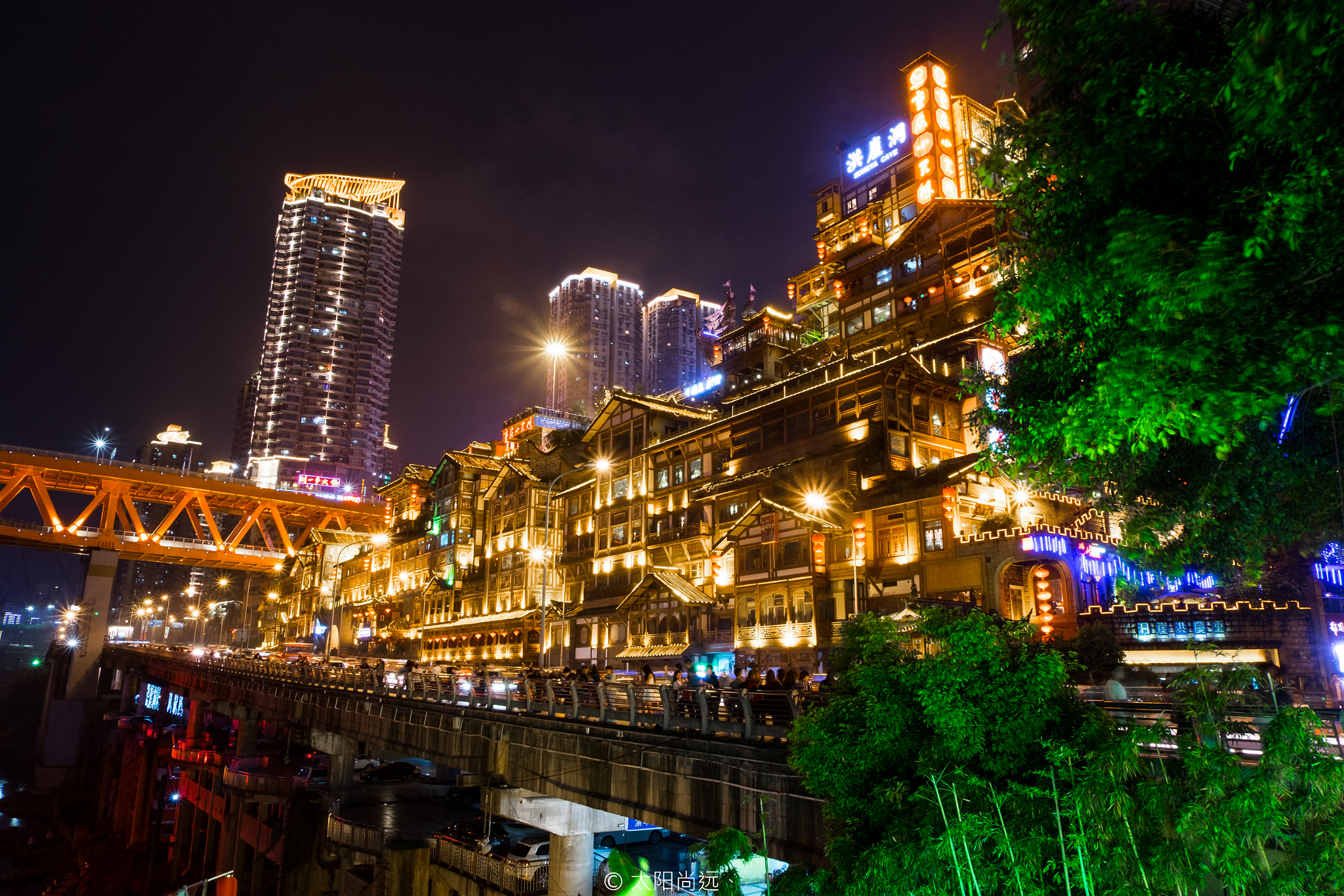 Fujifilm XC 16-50mm F3.5-5.6 OIS II sample photo. 洪崖洞夜景 photography