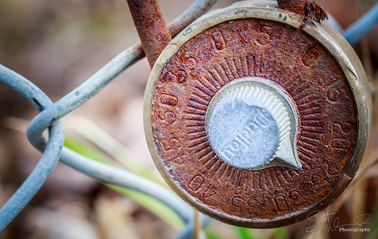 Tamron SP AF 60mm F2 Di II LD IF Macro sample photo. The rusty lock of memory... photography