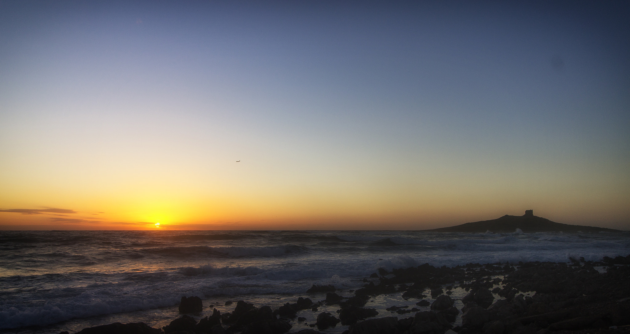 Canon EF-S 10-18mm F4.5–5.6 IS STM sample photo. The sunset on the island photography