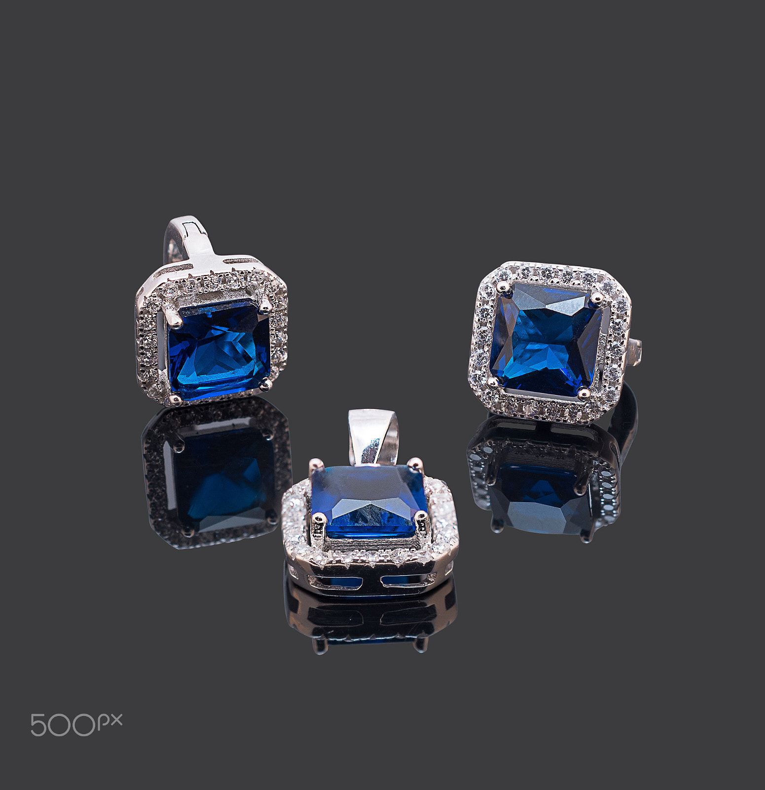 Nikon AF-S DX Micro Nikkor 40mm F2.8 sample photo. Deep blue photography