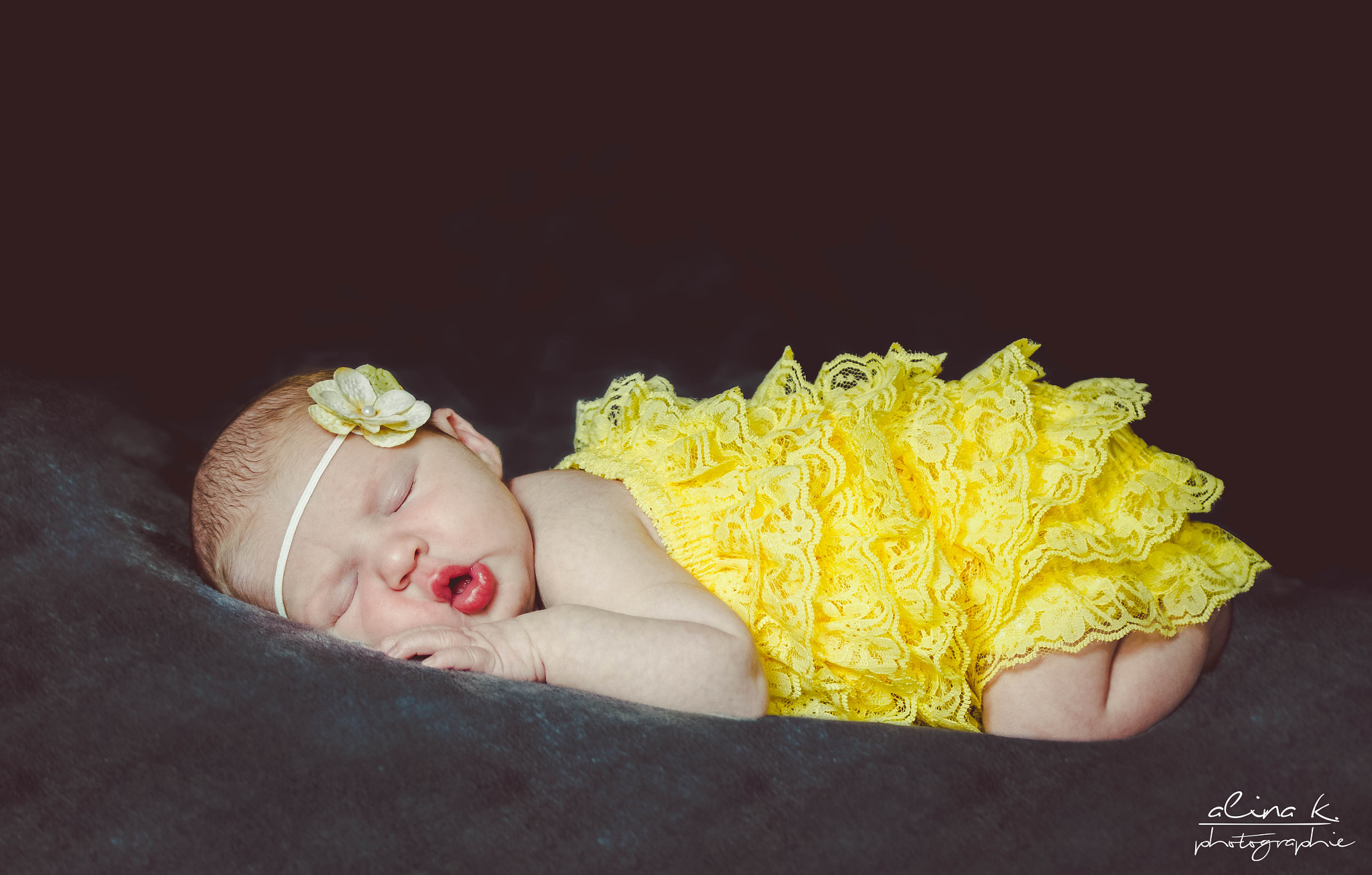 Samsung NX300 + Samsung NX 50-200mm F4-5.6 ED OIS sample photo. Newborn "mia-sophie" - 1 week photography