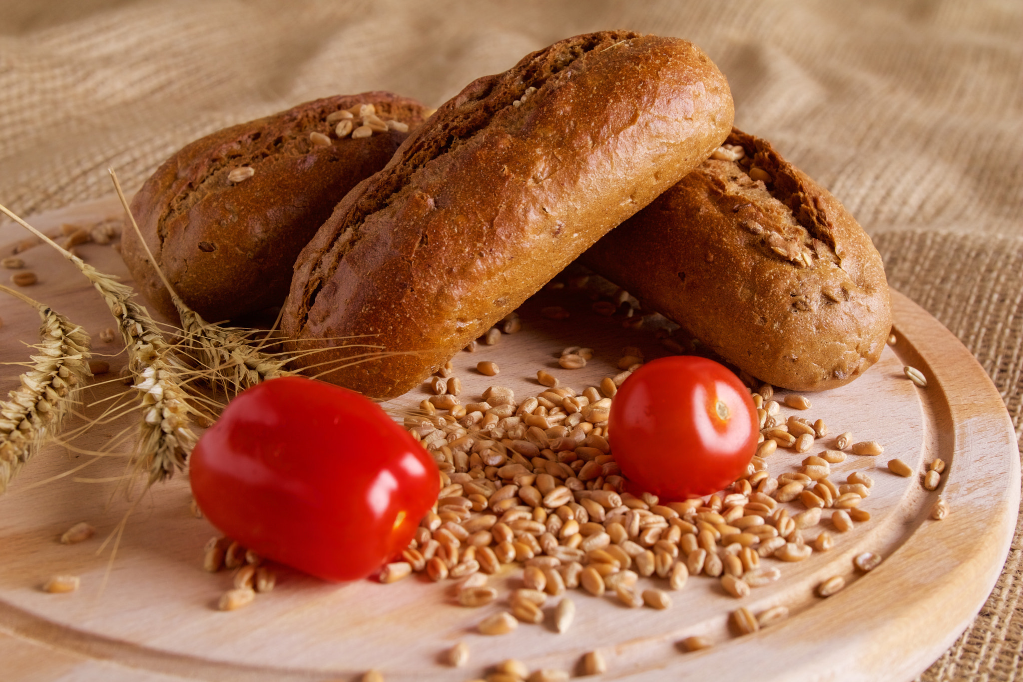 Canon EF 24-70mm F4L IS USM sample photo. Cherry tomatoes and bread photography