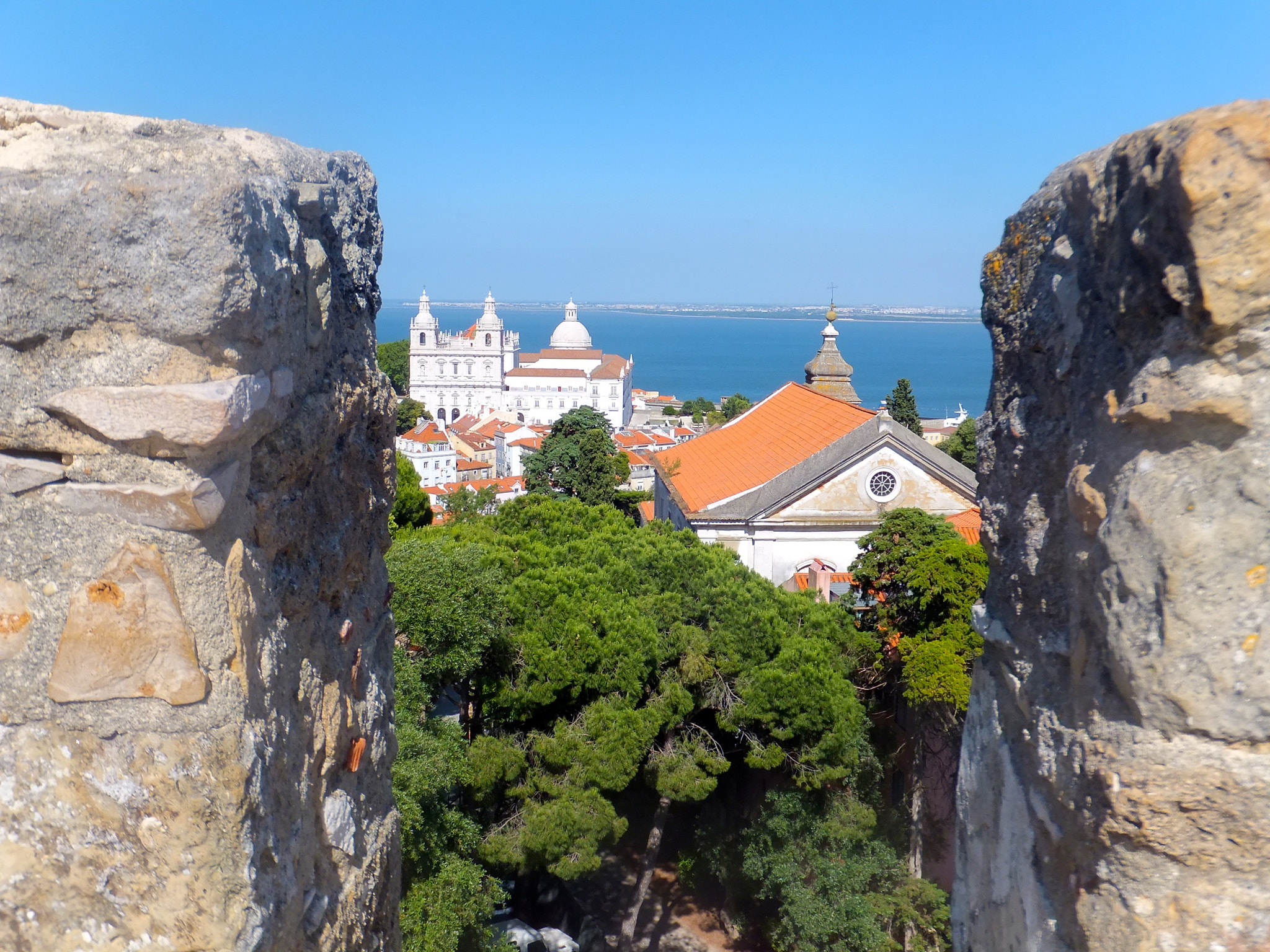 Fujifilm FinePix F600 EXR sample photo. Lisbon blue photography