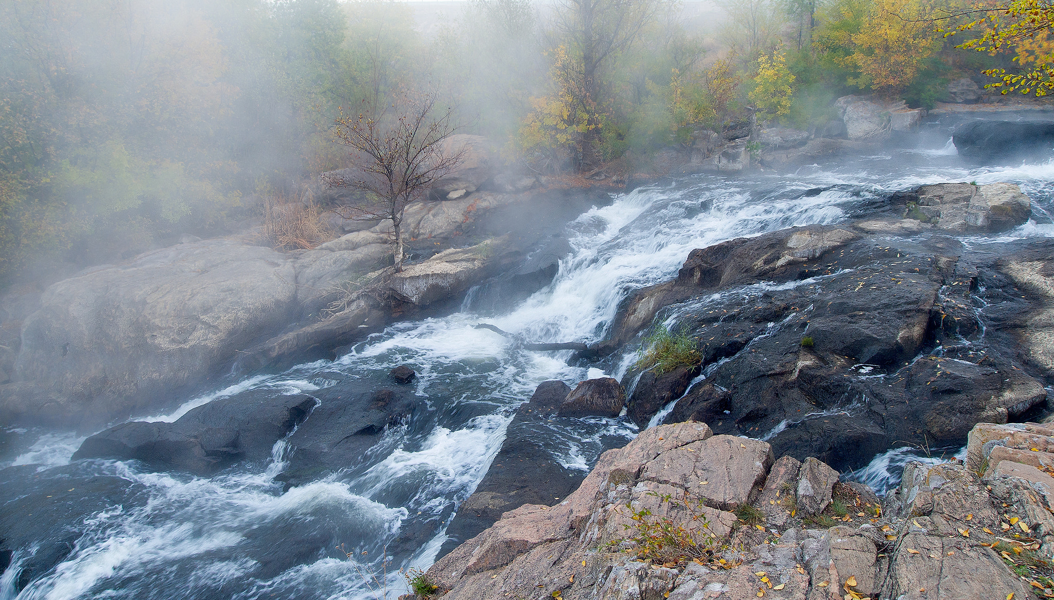 Nikon D7000 + Sigma 17-35mm F2.8-4 EX Aspherical sample photo. River on stones photography