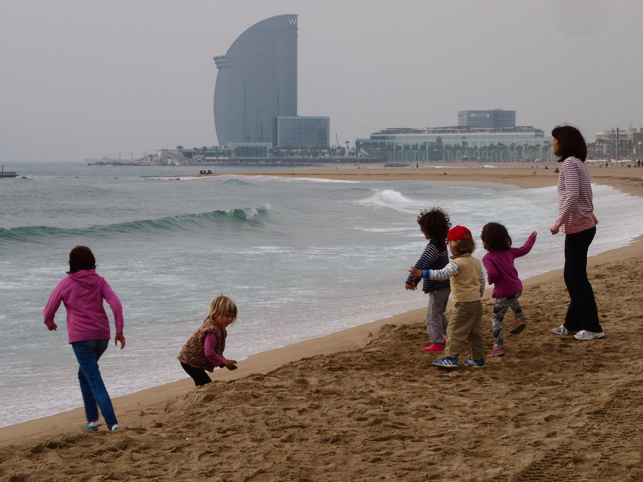 Olympus PEN E-PL3 + Olympus M.Zuiko Digital 45mm F1.8 sample photo. Barceloneta photography