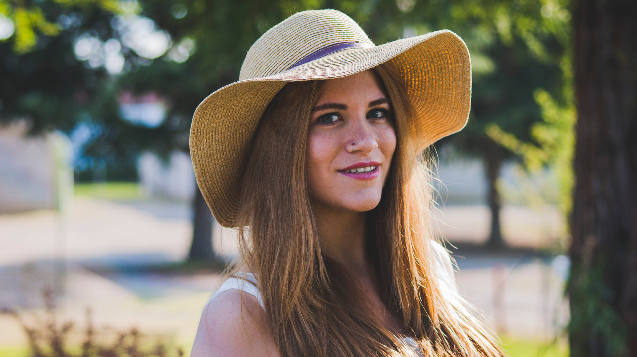 Sony Alpha DSLR-A290 + Sigma 70-300mm F4-5.6 DL Macro sample photo. Giulia and hat photography
