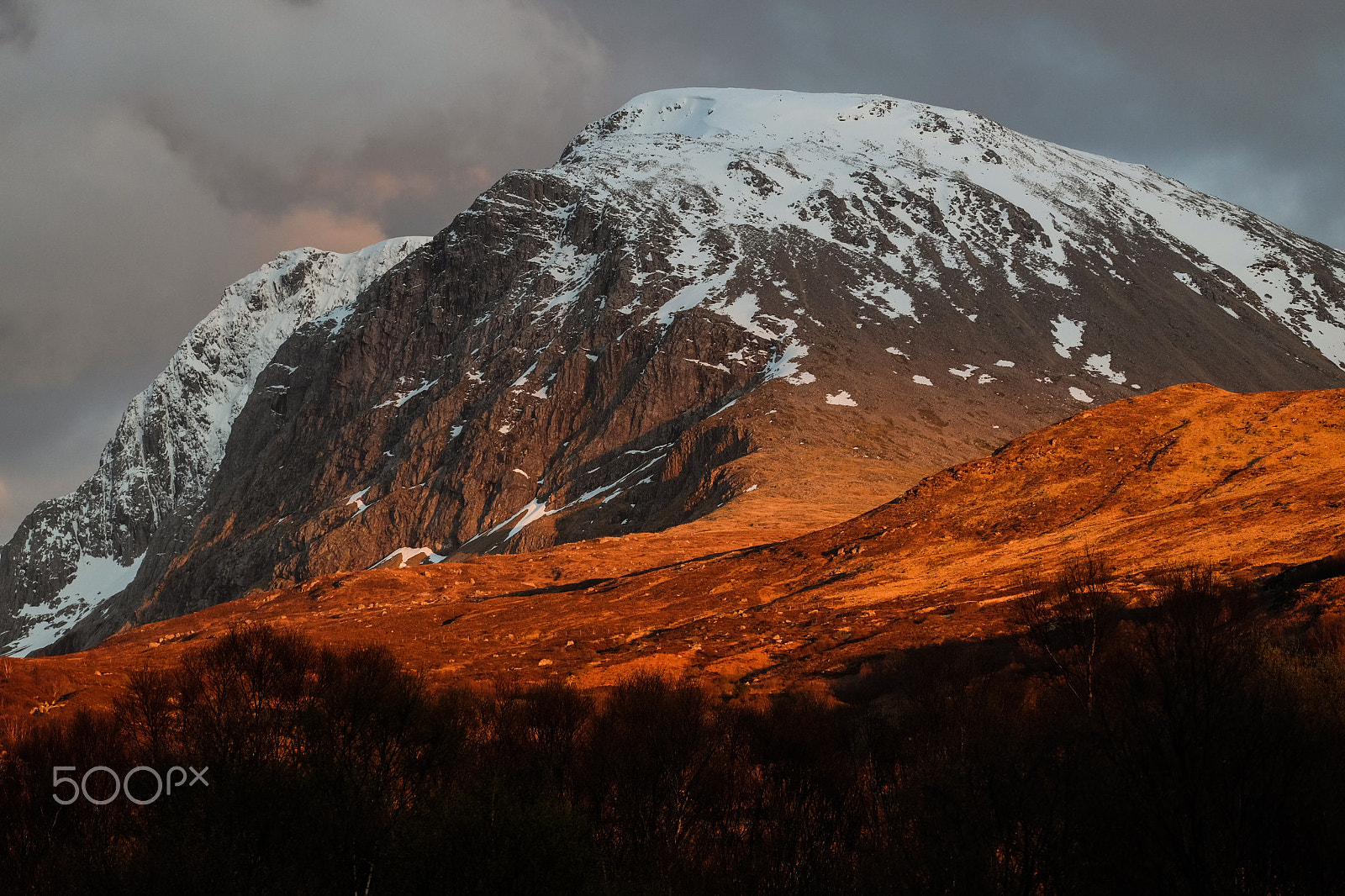 Fujifilm X-M1 + Fujifilm XC 50-230mm F4.5-6.7 OIS sample photo. Ben nevis on sunset photography