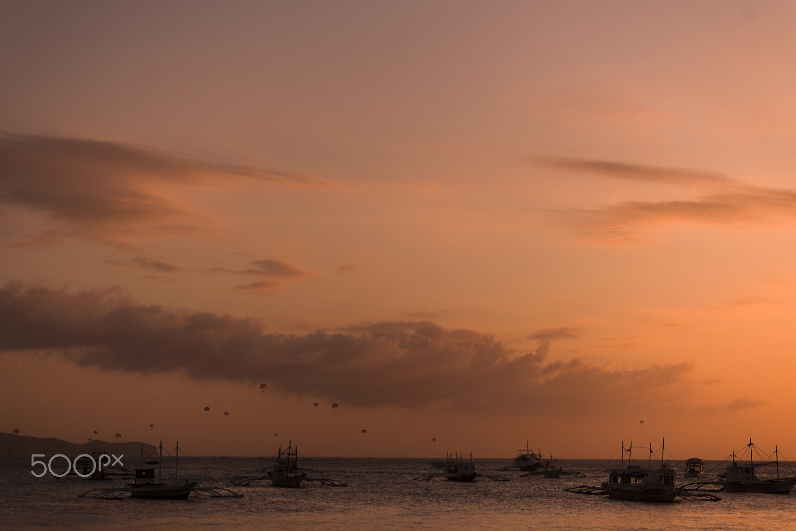 Nikon D610 + Sigma 24-70mm F2.8 EX DG Macro sample photo. Boats and parachutes silhouettes. photography