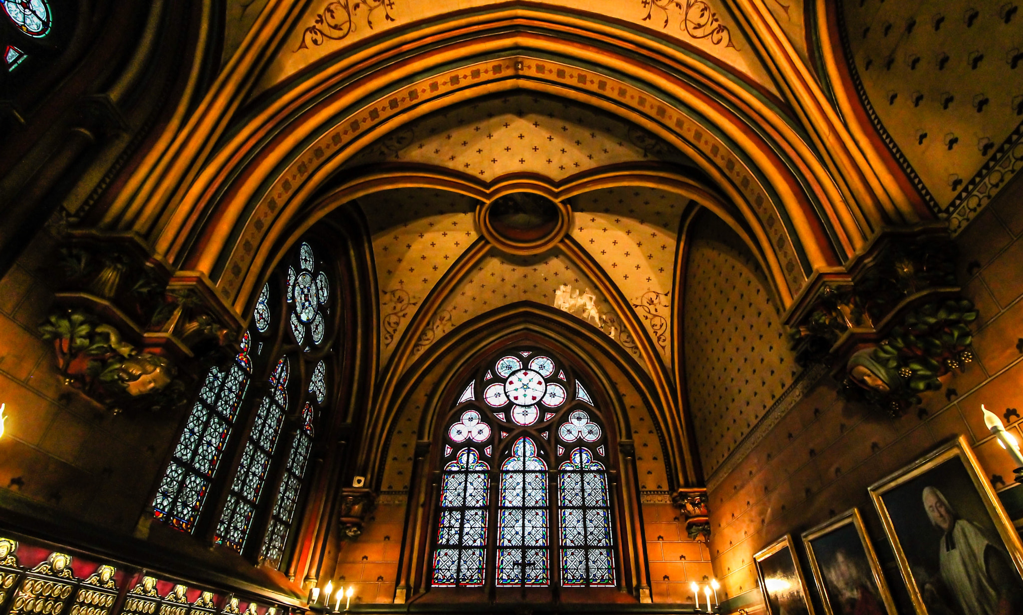 Canon EF-S 10-18mm F4.5–5.6 IS STM sample photo. Inside notre dame photography