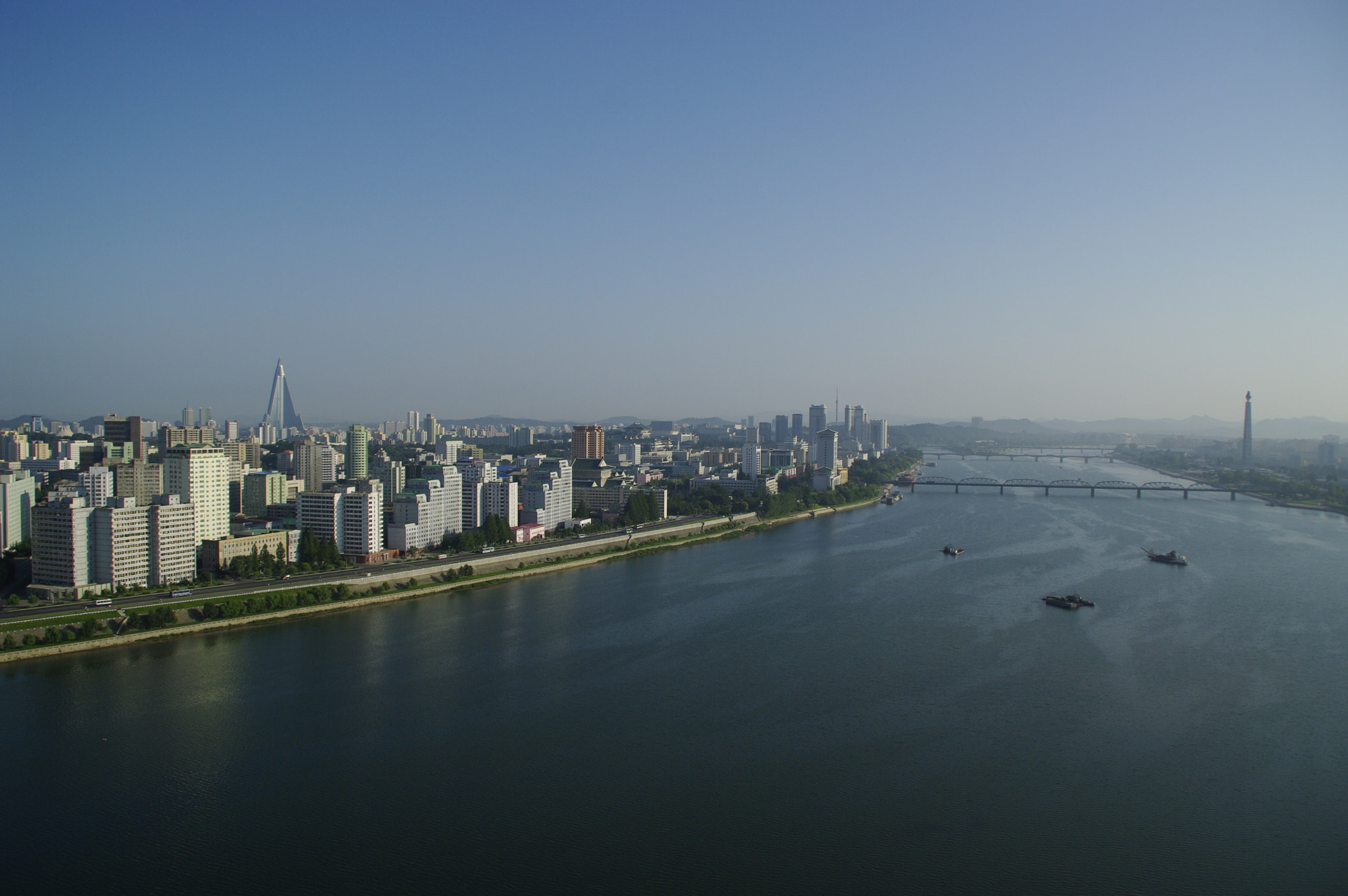 Tamron AF 18-200mm F3.5-6.3 XR Di II LD Aspherical (IF) Macro sample photo. North of 38th parallel--pyongyang photography