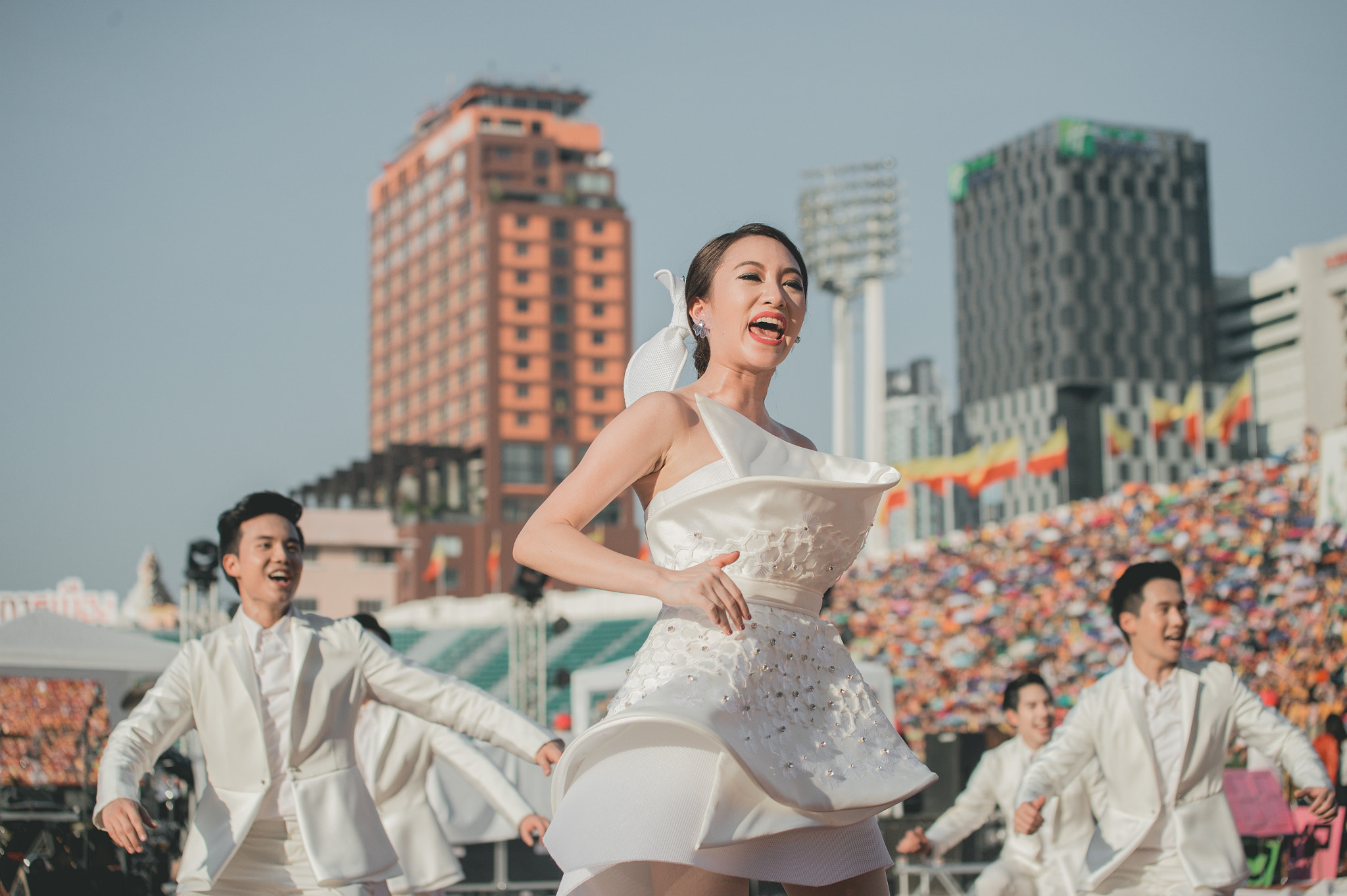 Nikon AF-S Nikkor 70-200mm F4G ED VR sample photo. Cheer photography