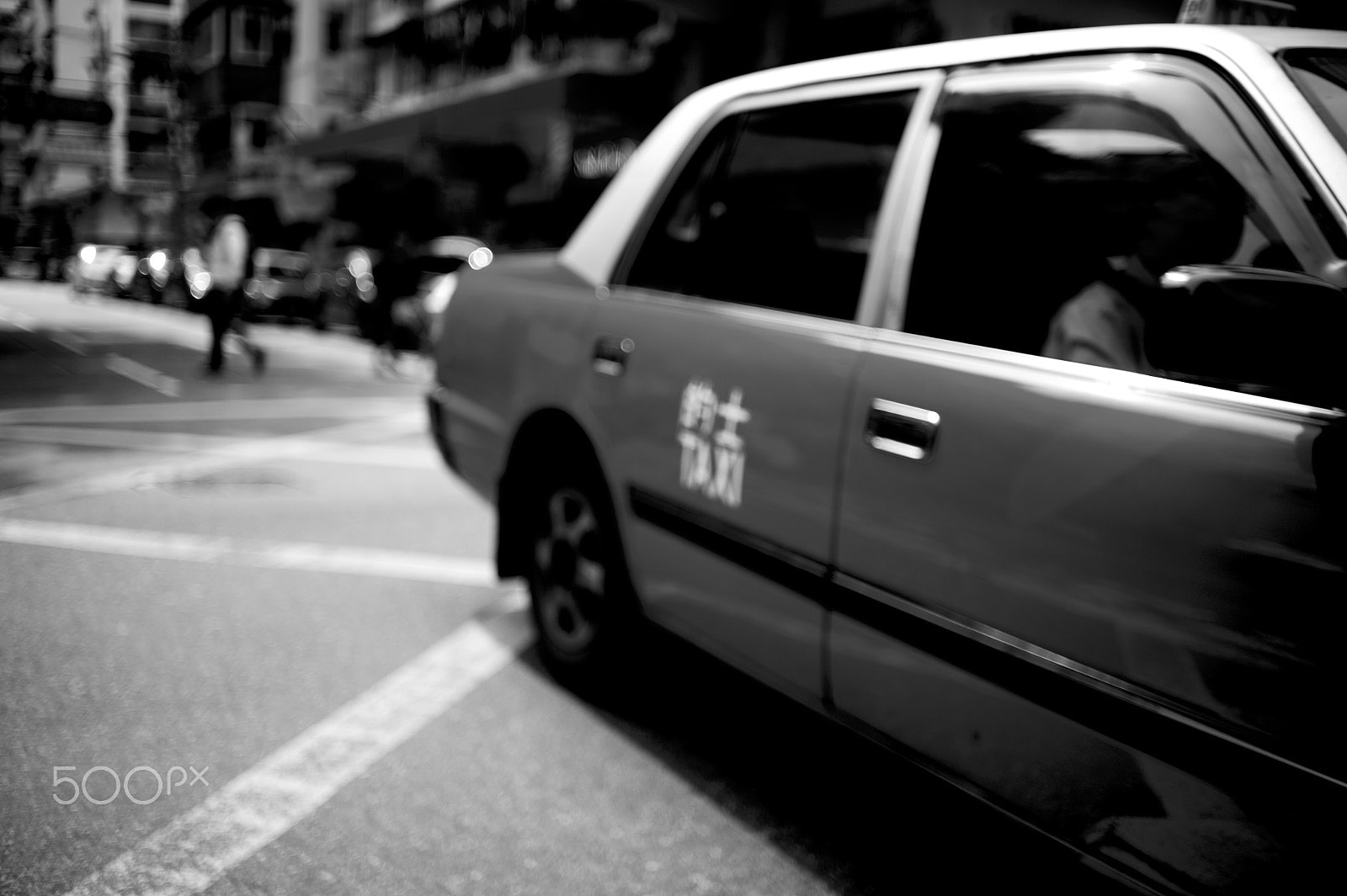 Nikon Df + AF Nikkor 50mm f/1.8 sample photo. Taxi photography