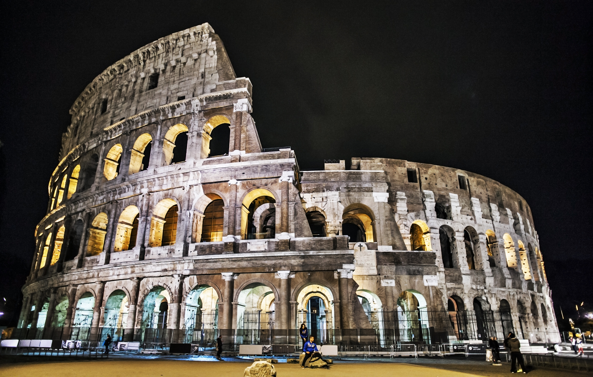 Canon EOS-1Ds Mark II + Canon EF 24mm F2.8 sample photo. The history of the world: the coliseum photography