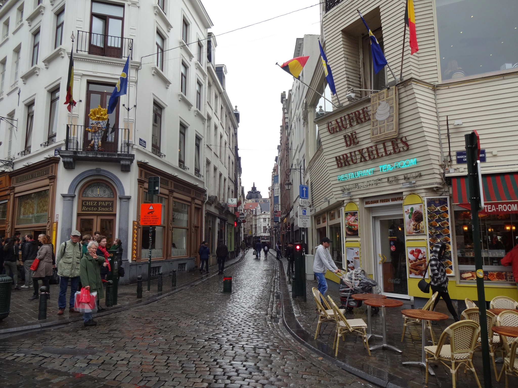 Sony DSC-WX200 sample photo. Random street at brussels photography