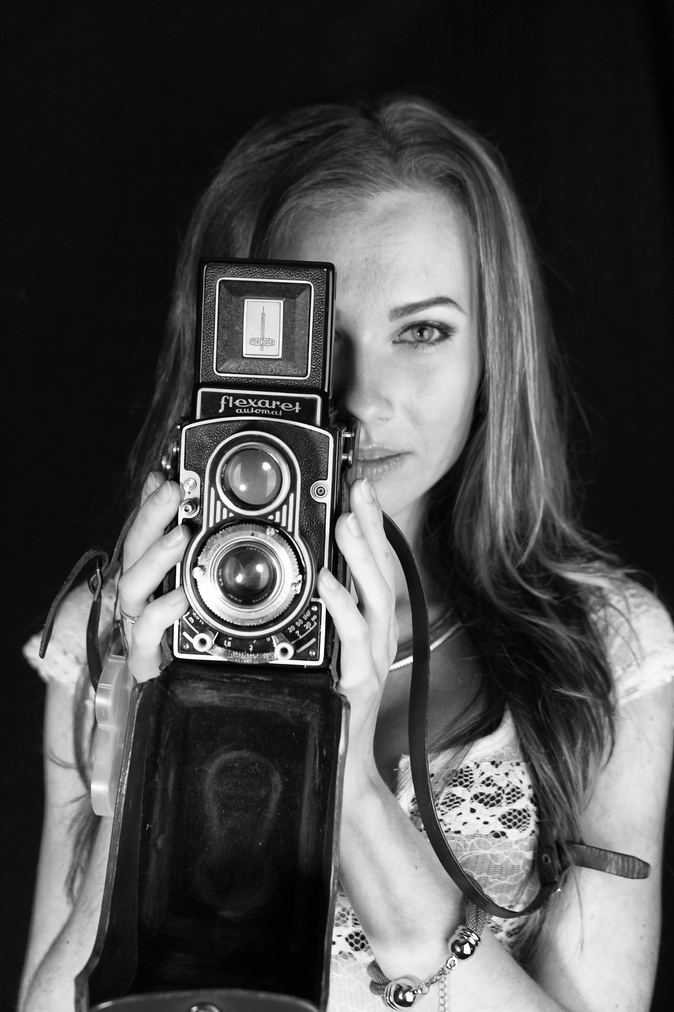 Sigma 18-35mm f/1.8 DC HSM sample photo. Old camera flaxaret with beautiful girl photography