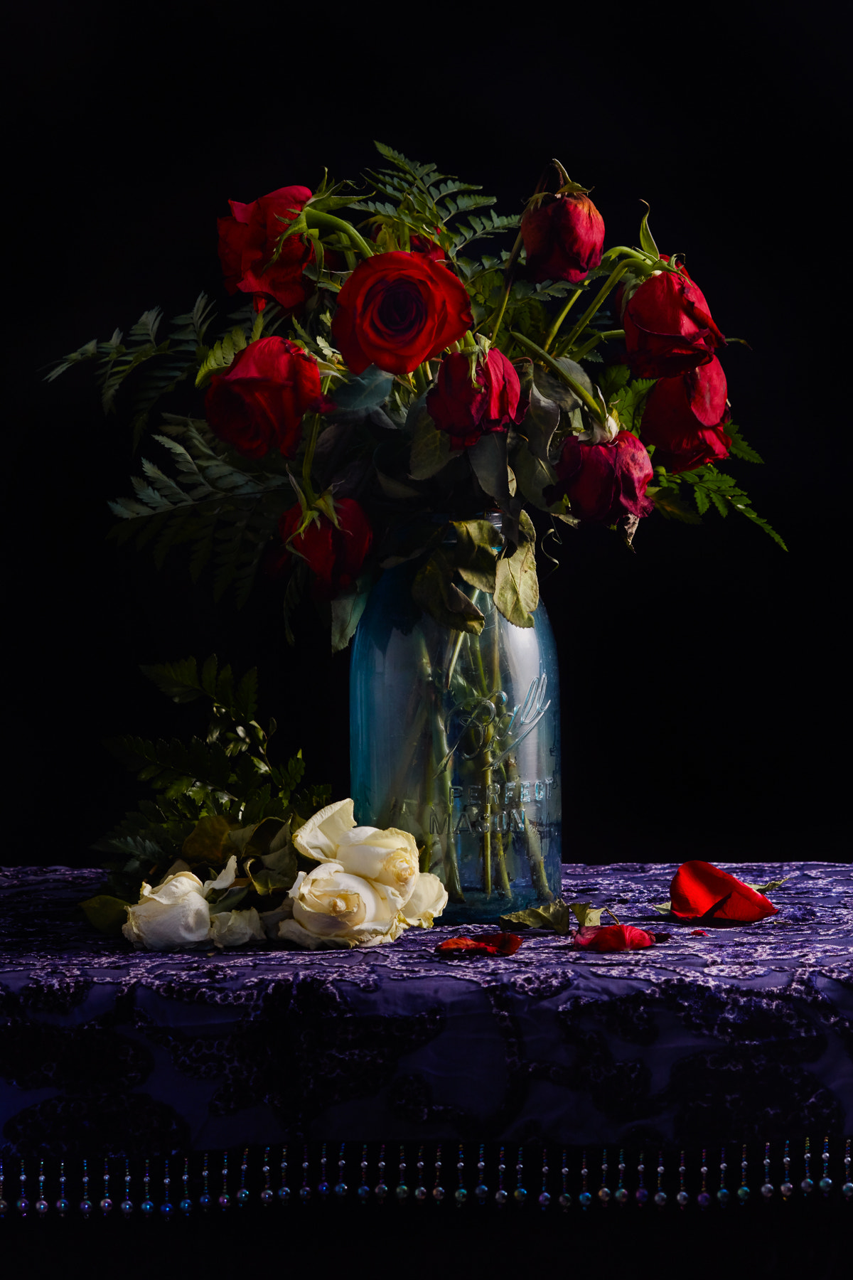 Canon EOS 5DS + Canon EF 100mm F2.8 Macro USM sample photo. 12 red roses & 3 white roses photography