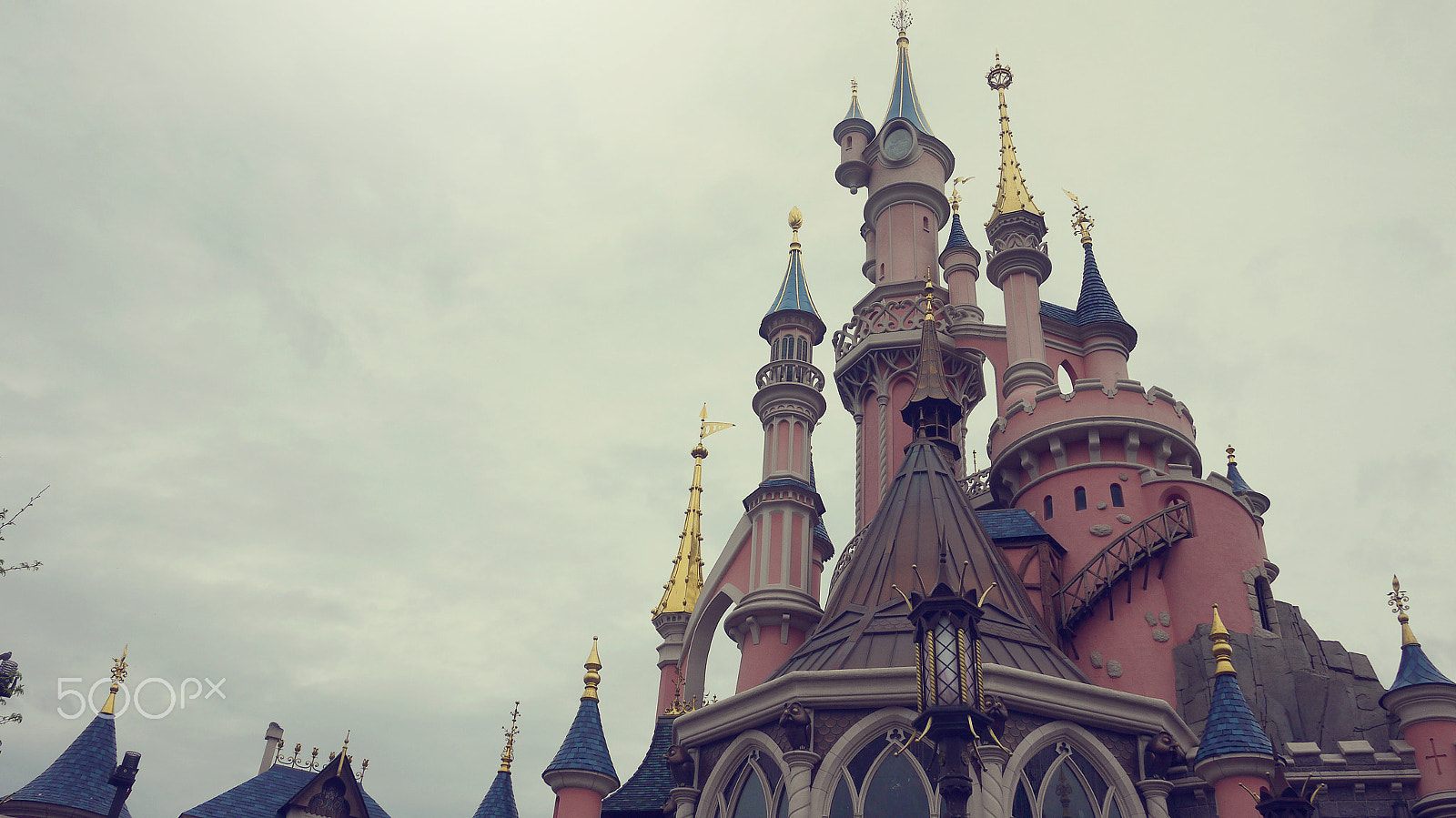 Panasonic Lumix DMC-GF2 + Panasonic Lumix G 14mm F2.5 ASPH sample photo. Disneyland, paris photography