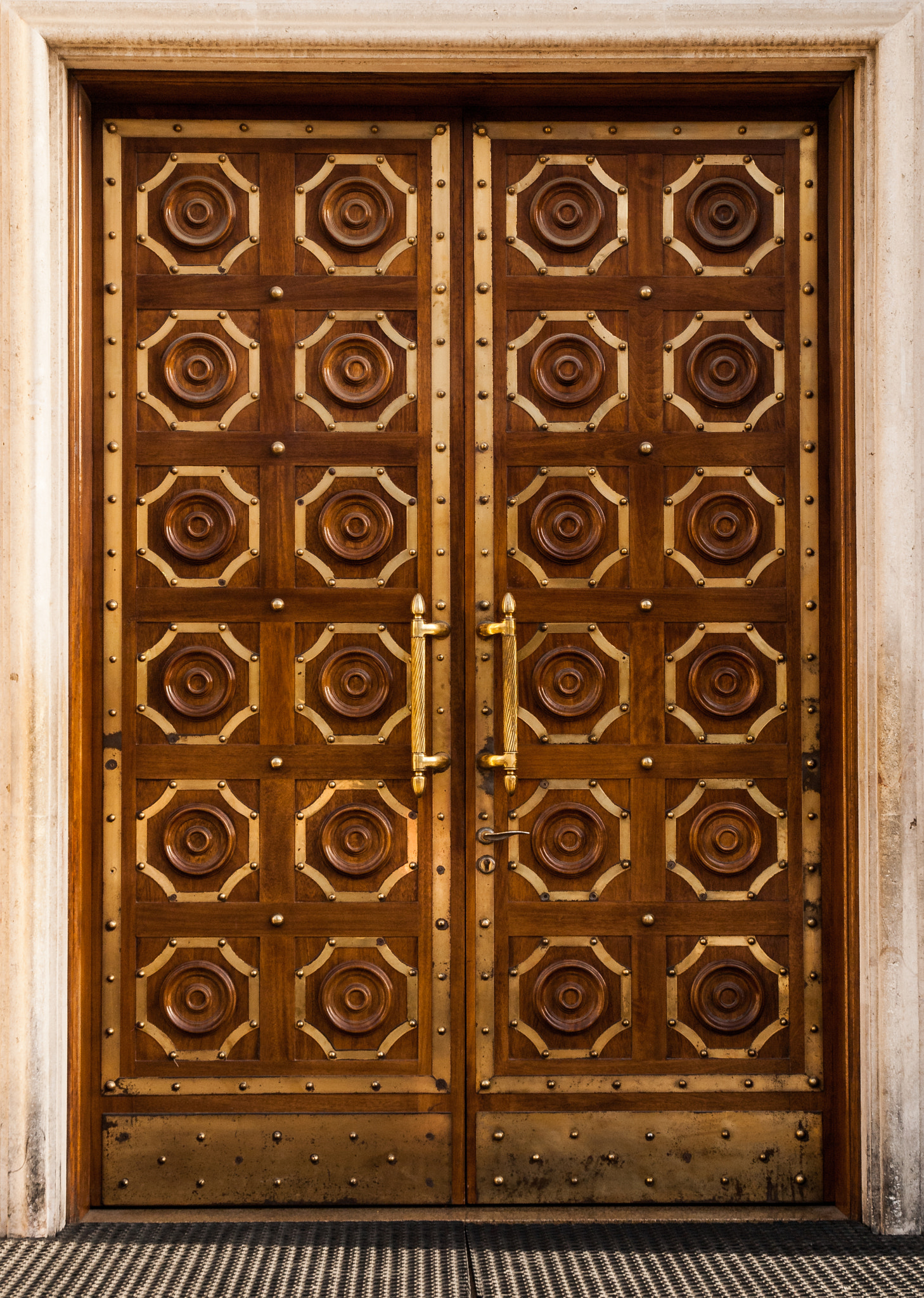 Olympus Zuiko Digital ED 12-60mm F2.8-4.0 SWD sample photo. Antique door_1 photography