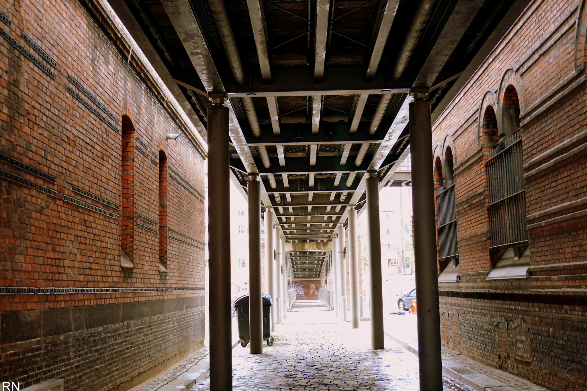 Sony a6300 + Sony E 18-50mm F4-5.6 sample photo. Unter der brücke speicherstadt hamburg photography