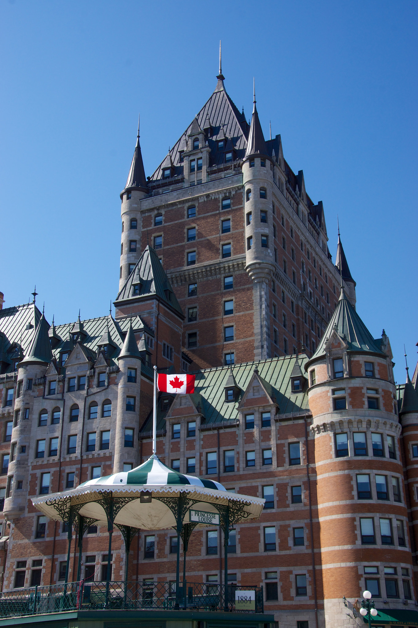 Tamron 18-270mm F3.5-6.3 Di II PZD sample photo. Chateau frontenac 2 photography