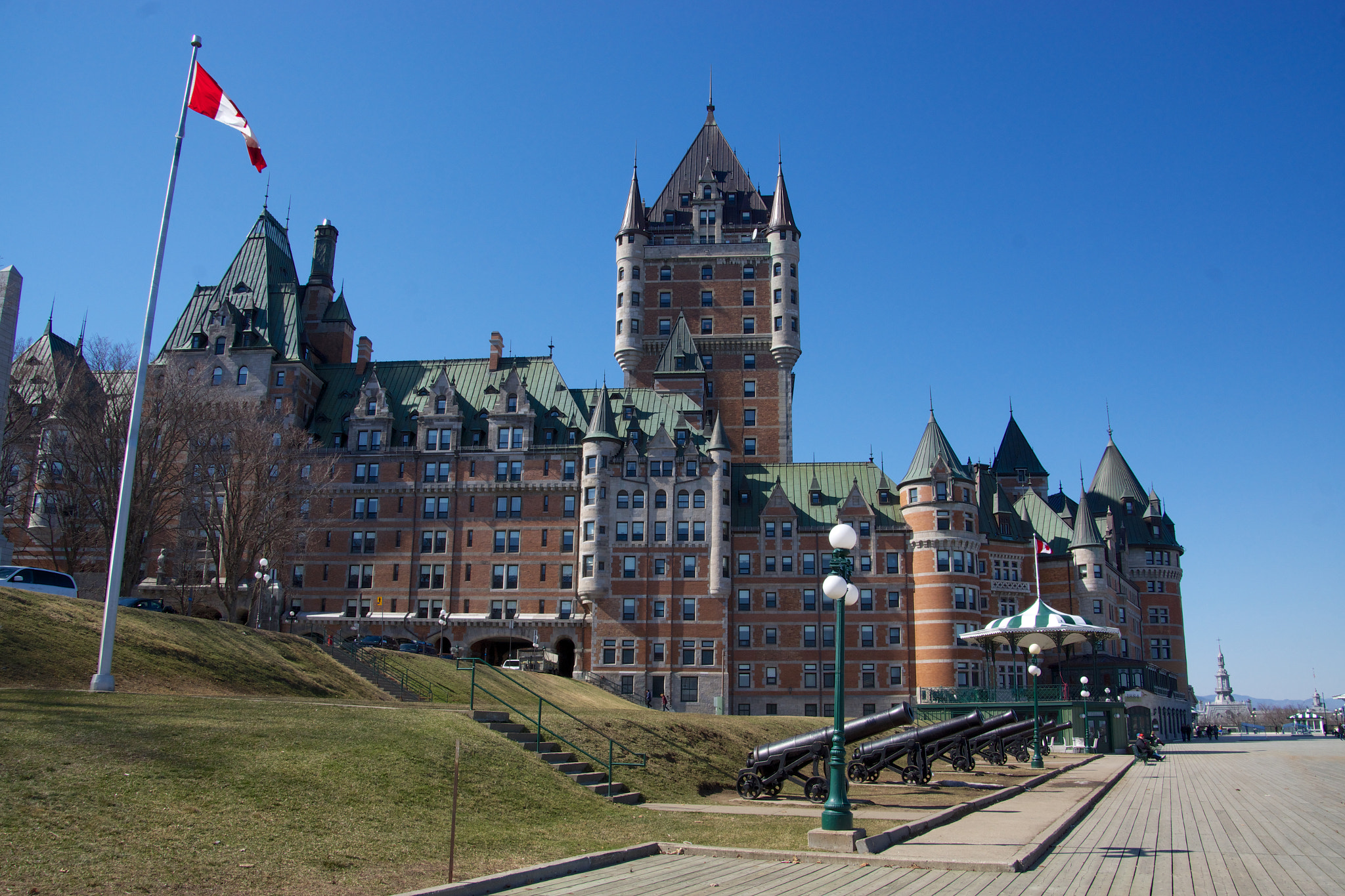 Tamron 18-270mm F3.5-6.3 Di II PZD sample photo. Chateau frontenac photography