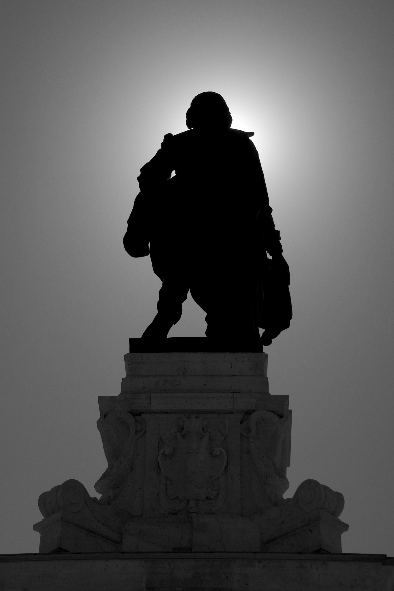 Tamron 18-270mm F3.5-6.3 Di II PZD sample photo. Statue à québec photography