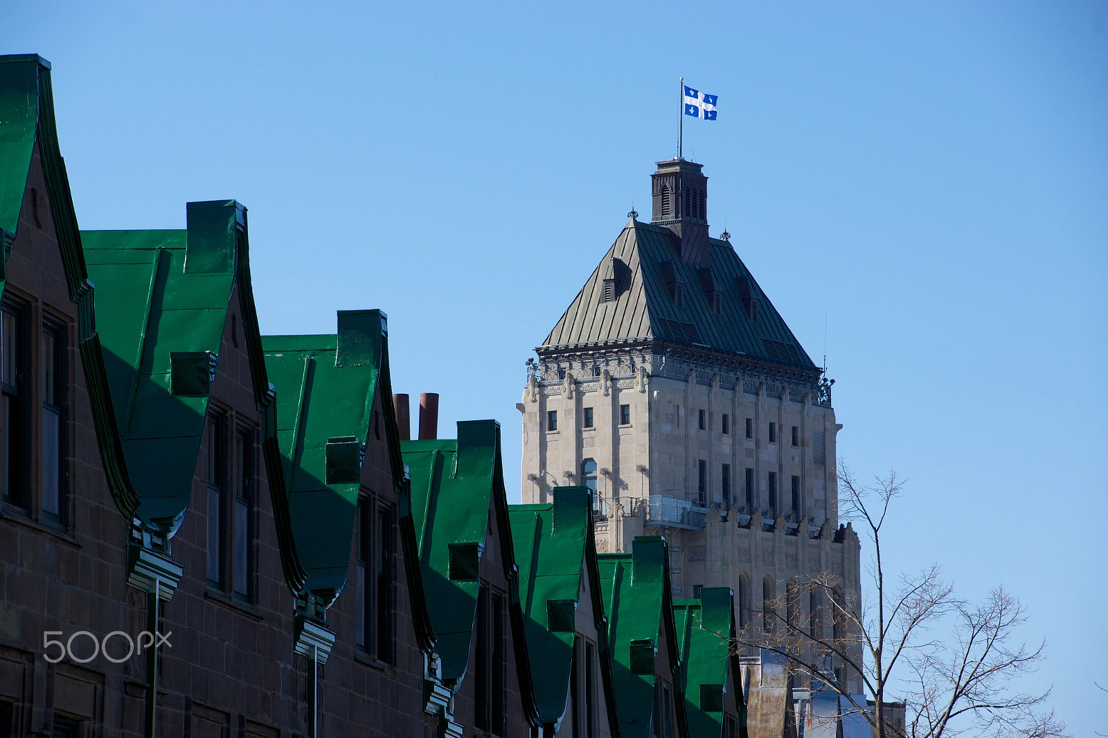 Tamron 18-270mm F3.5-6.3 Di II PZD sample photo. Les toits de québec photography