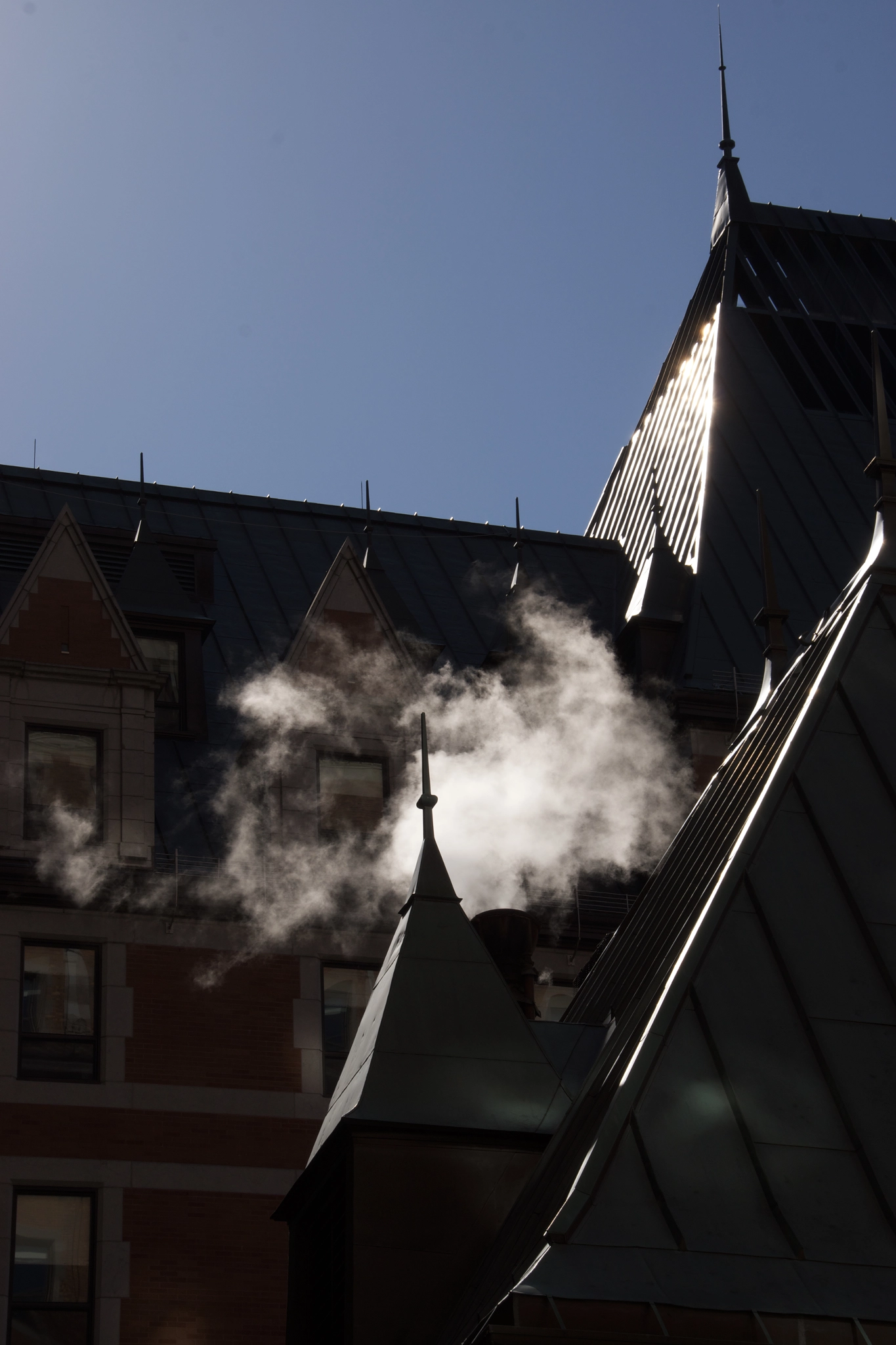 Tamron 18-270mm F3.5-6.3 Di II PZD sample photo. Toit du chateau frontenac photography