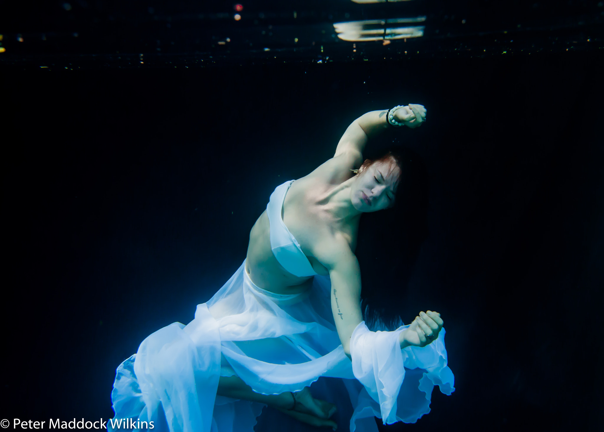 Canon EOS 400D (EOS Digital Rebel XTi / EOS Kiss Digital X) + Canon 24.0-70.0 mm sample photo. Underwater dance photography