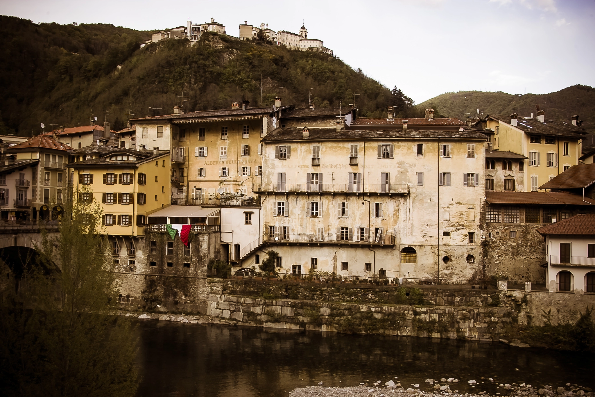 Sigma SD10 sample photo. Varallo 2 photography