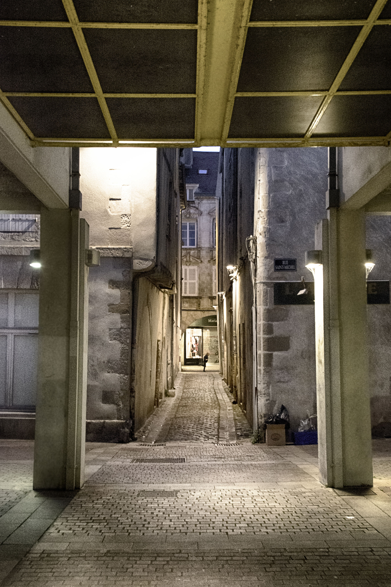 Sigma 17-70mm F2.8-4 DC Macro OS HSM | C sample photo. La ruelle photography