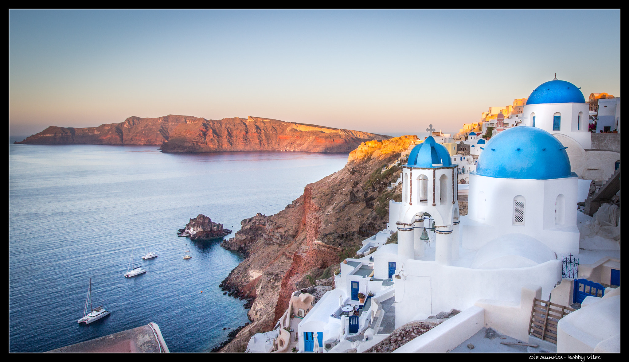 Canon EF-S 10-18mm F4.5–5.6 IS STM sample photo. Oia santorini sunrise photography