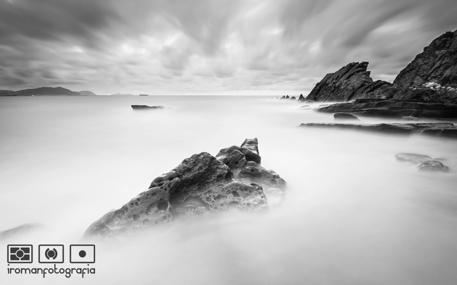 Olympus Zuiko Digital ED 9-18mm F4.0-5.6 sample photo. Calm sea? photography