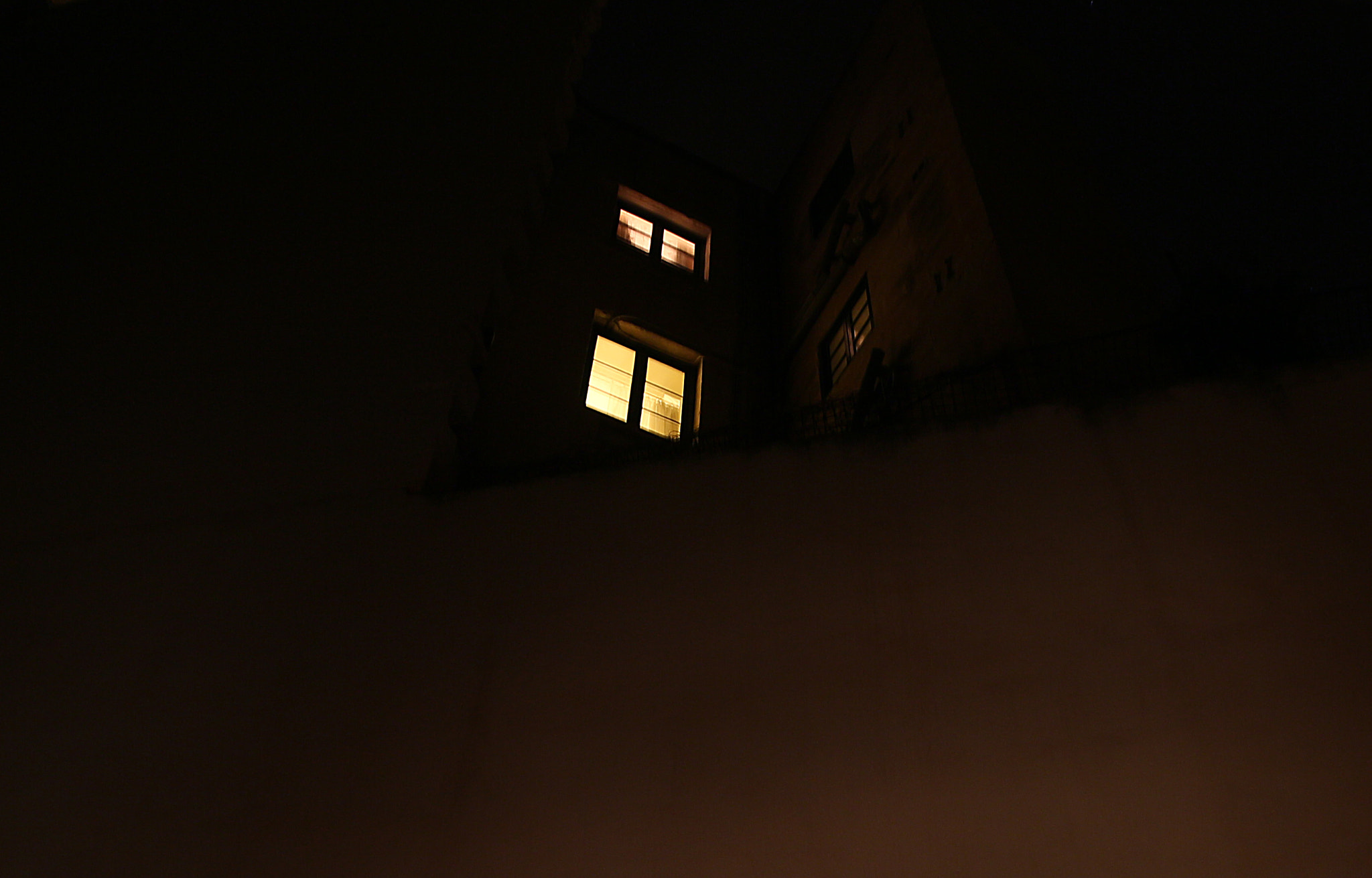 Canon EF-S 10-18mm F4.5–5.6 IS STM sample photo. House at night photography