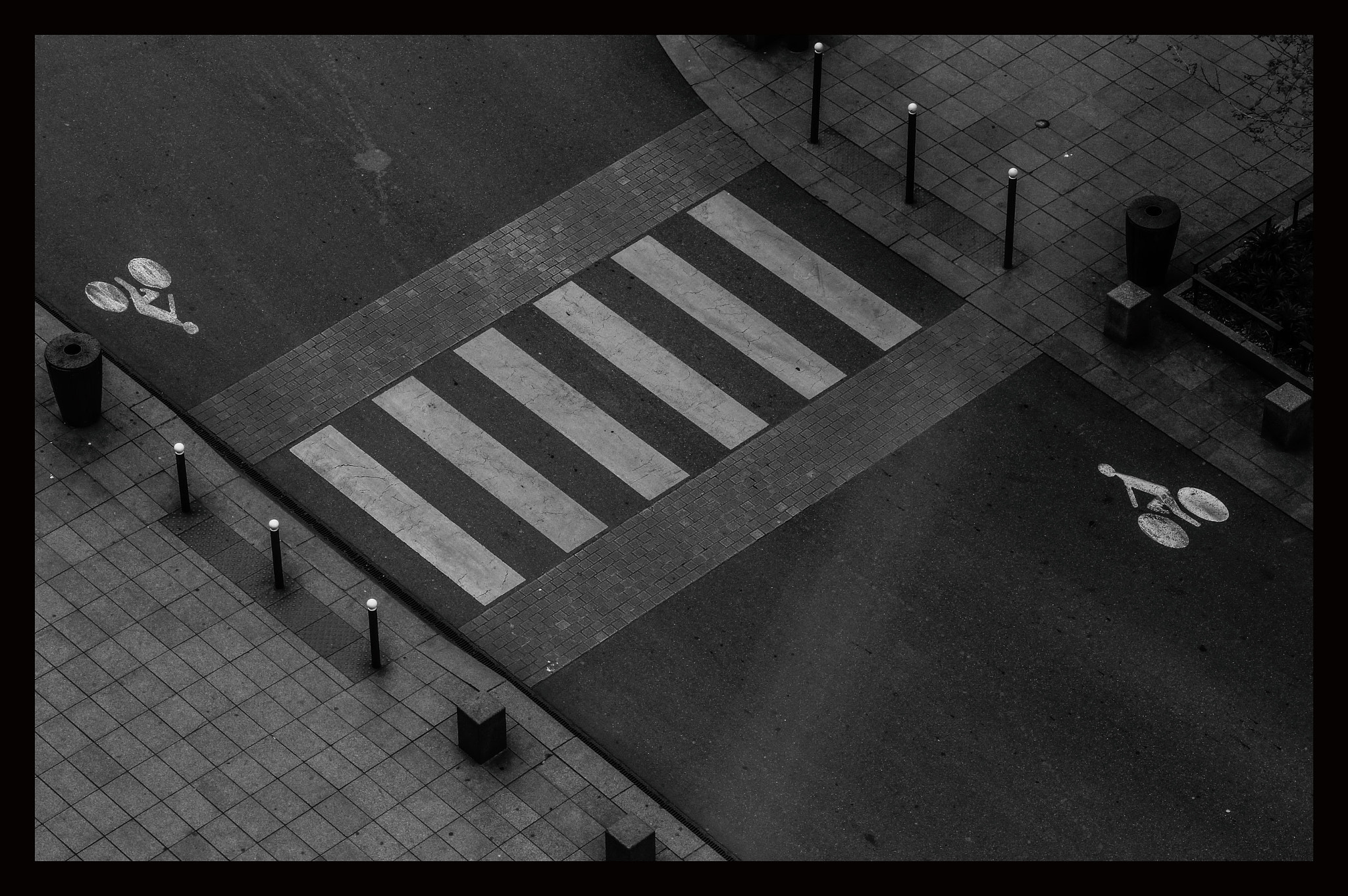 Canon EF-S 18-135mm F3.5-5.6 IS STM sample photo. Passage urbain photography