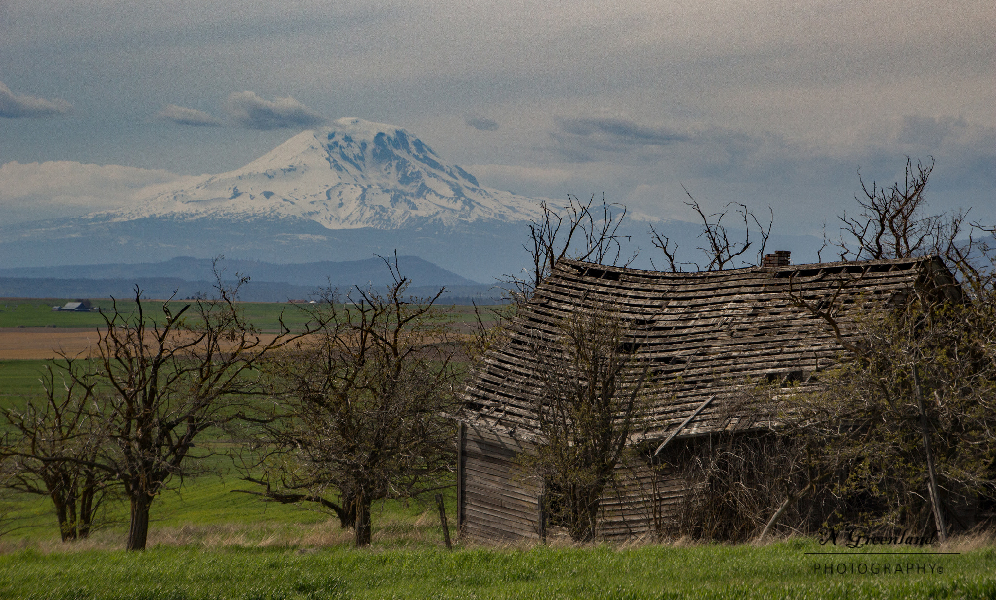 Canon EOS 100D (EOS Rebel SL1 / EOS Kiss X7) sample photo. Mt adam and barn photography