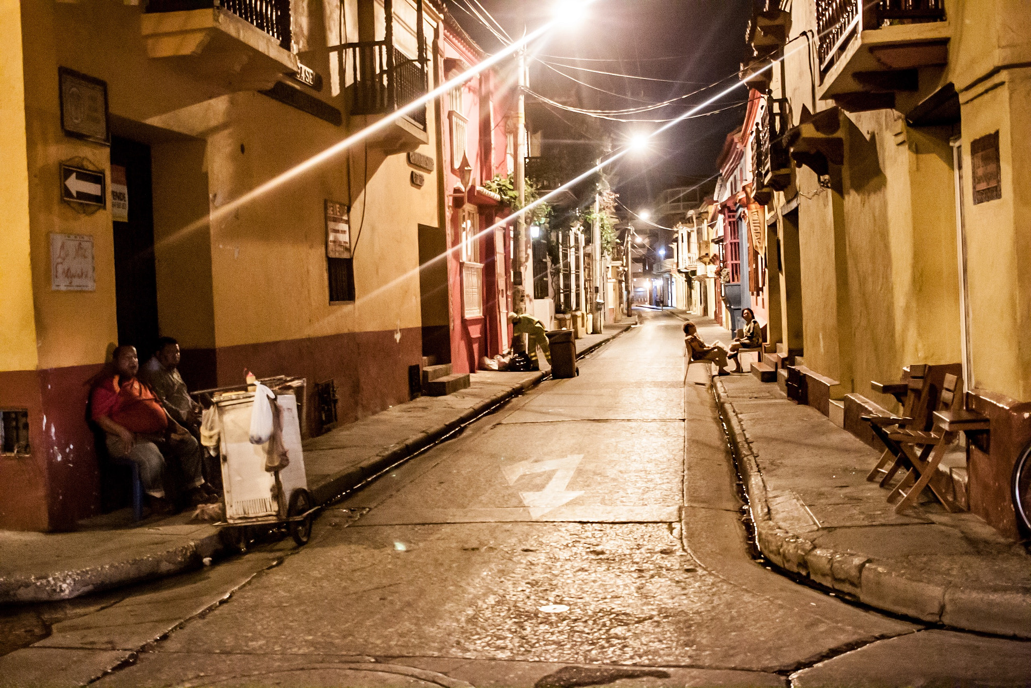 Canon EF-S 24mm F2.8 STM sample photo. De noche photography