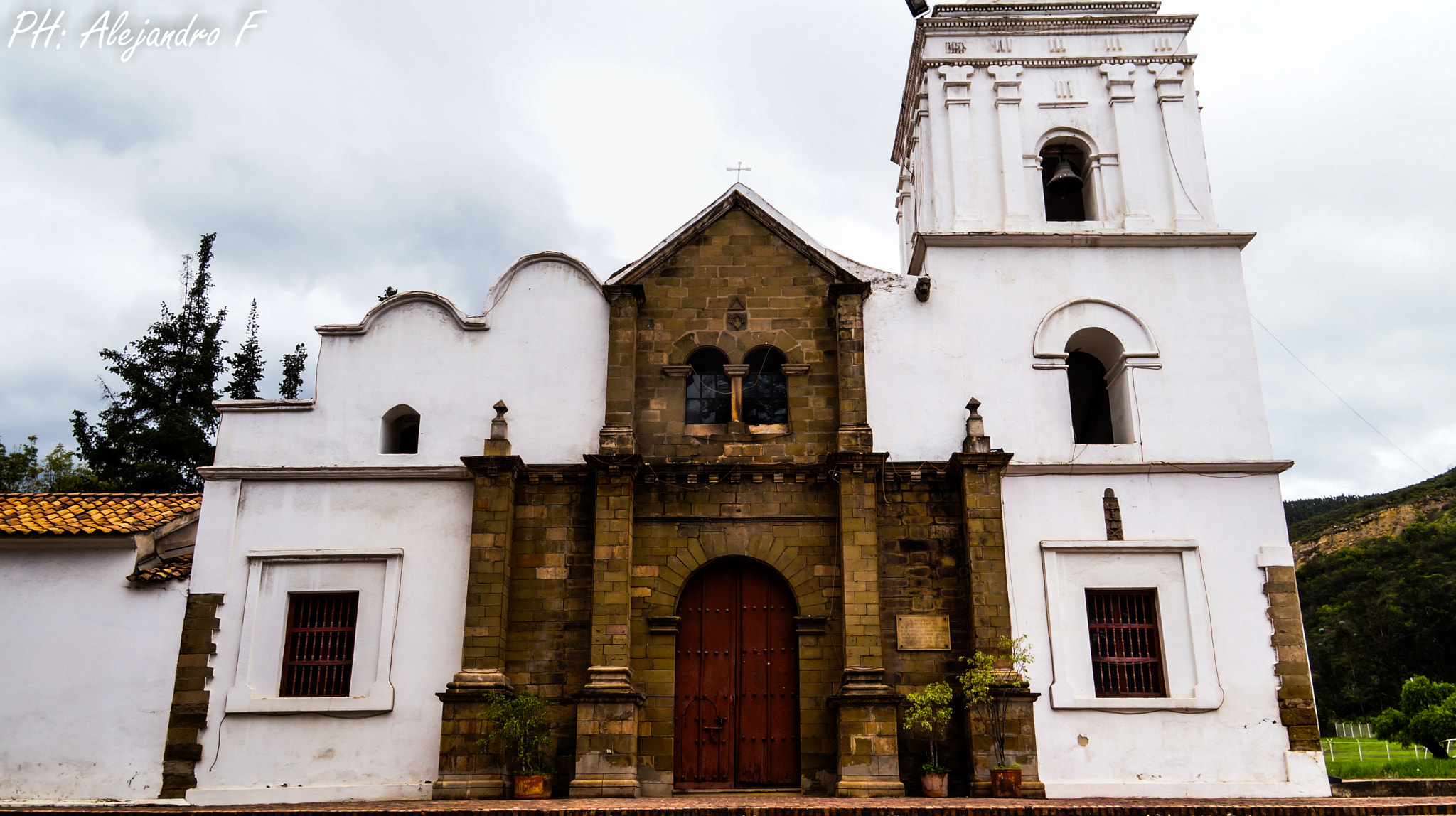 Sony E PZ 18-200mm F3.5-6.3 OSS sample photo. Belencito church photography